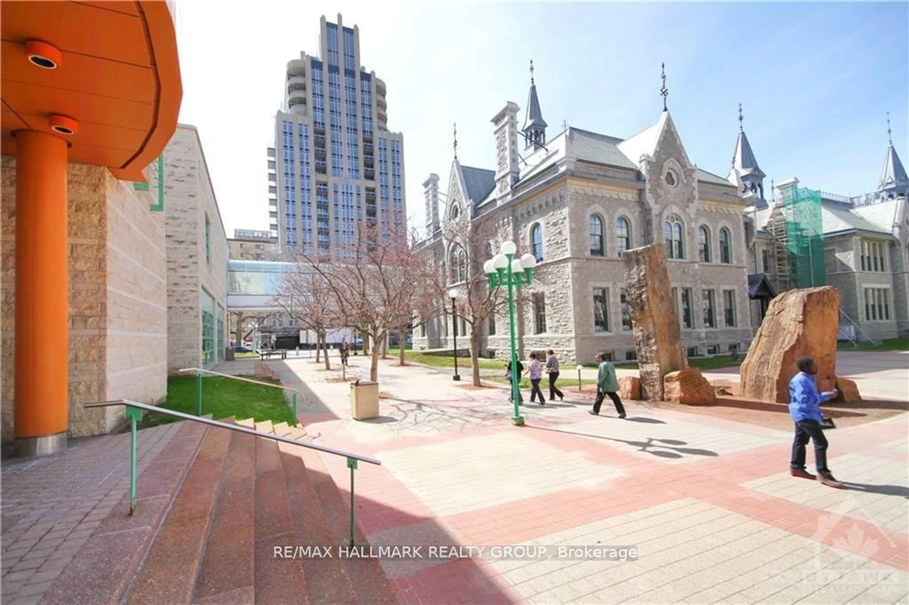 Blurry image for 108 LISGAR St #2001, Ottawa Ontario K2P 1E1