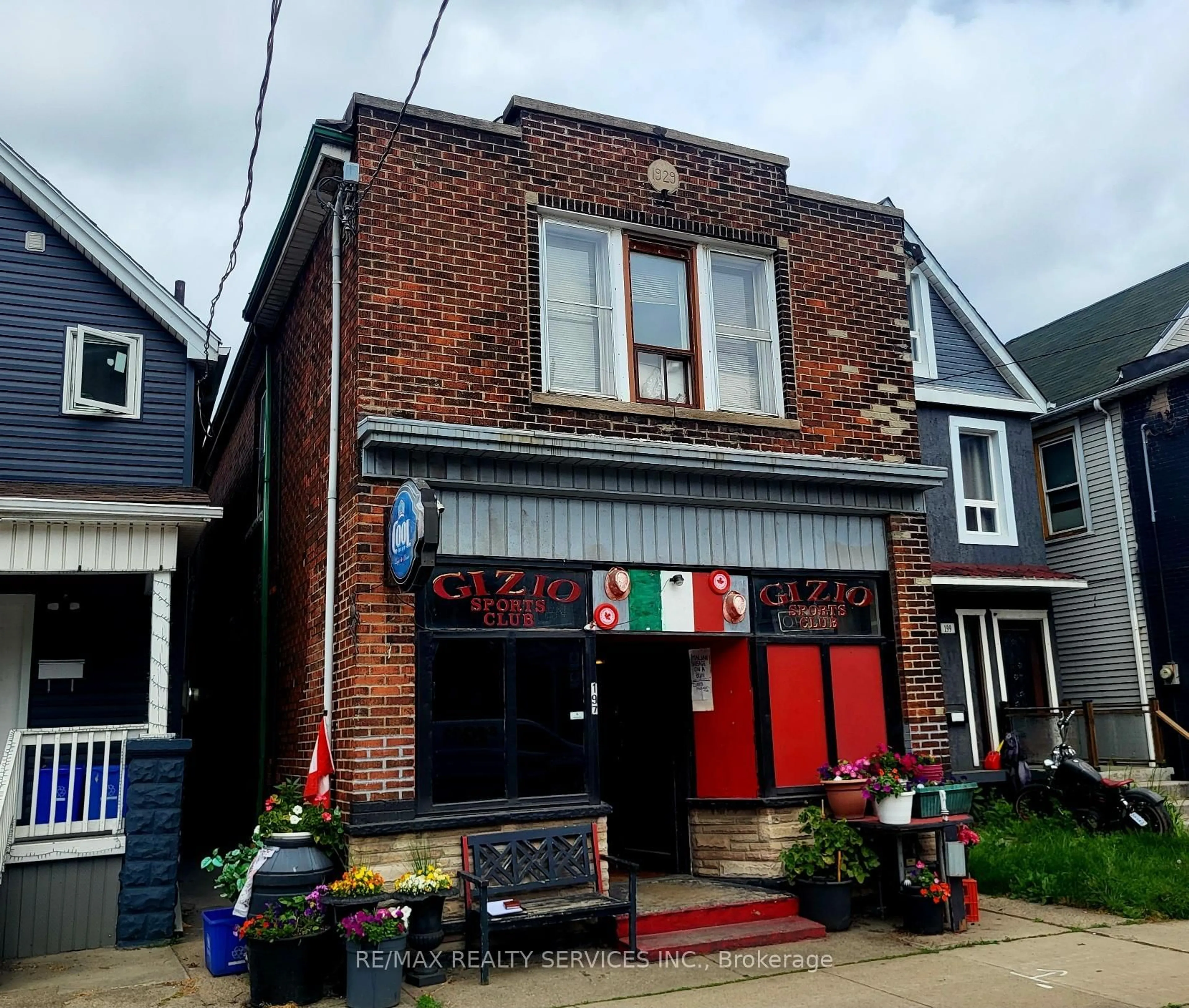 Home with brick exterior material, building for 197 Sherman Ave, Hamilton Ontario L8L 6M8