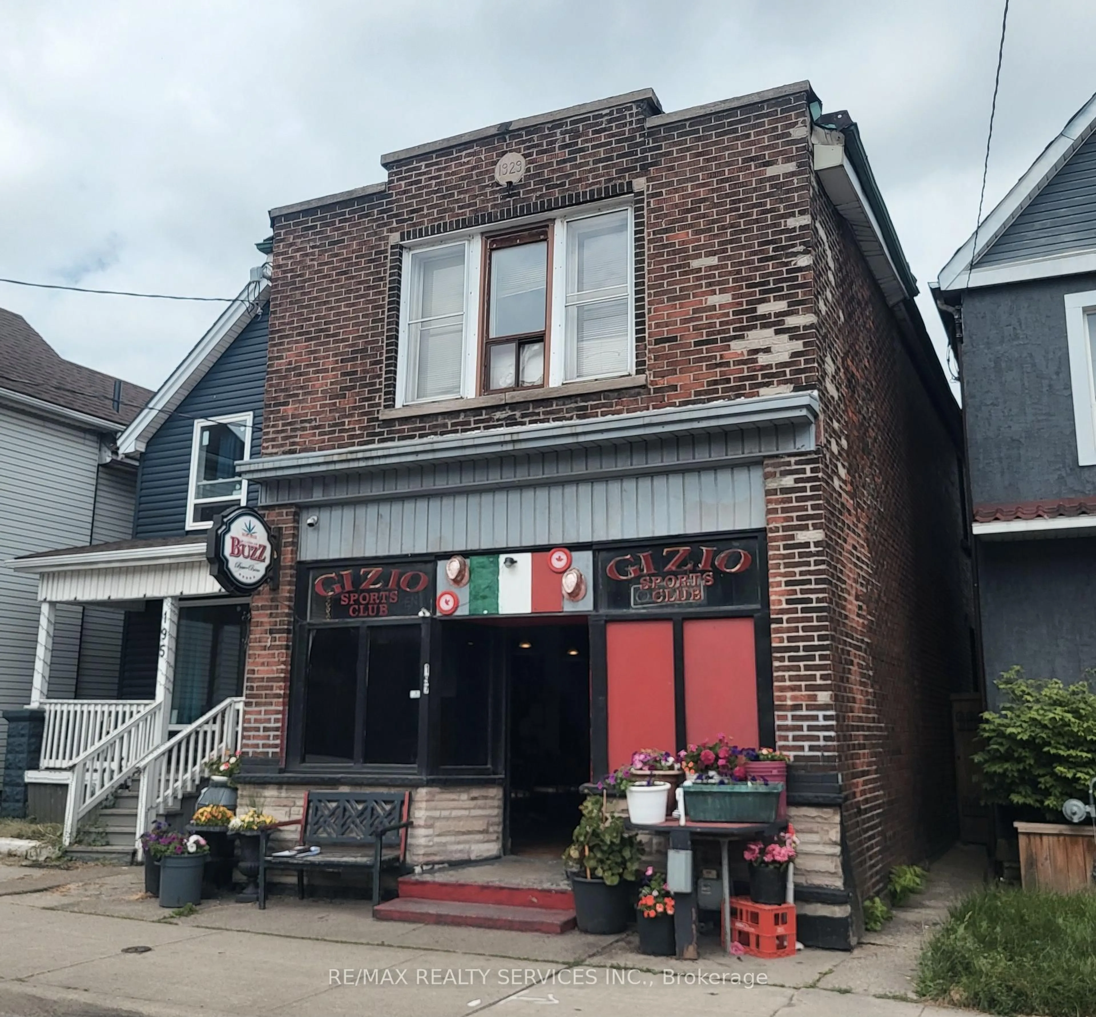 Home with brick exterior material, building for 197 Sherman Ave, Hamilton Ontario L8L 6M8