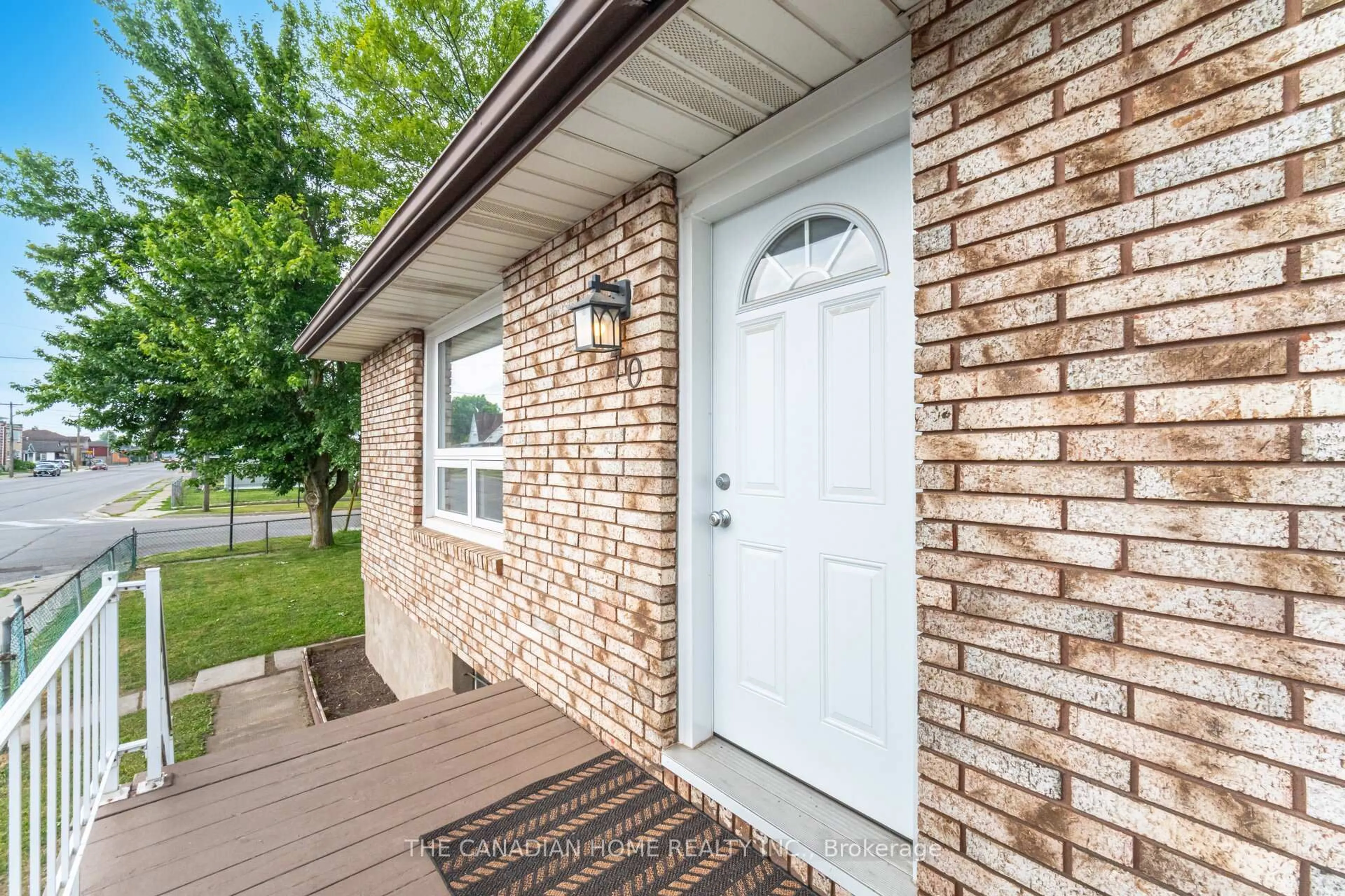 Home with brick exterior material, street for 70 SOUTHWORTH St, Welland Ontario L3B 1Y5