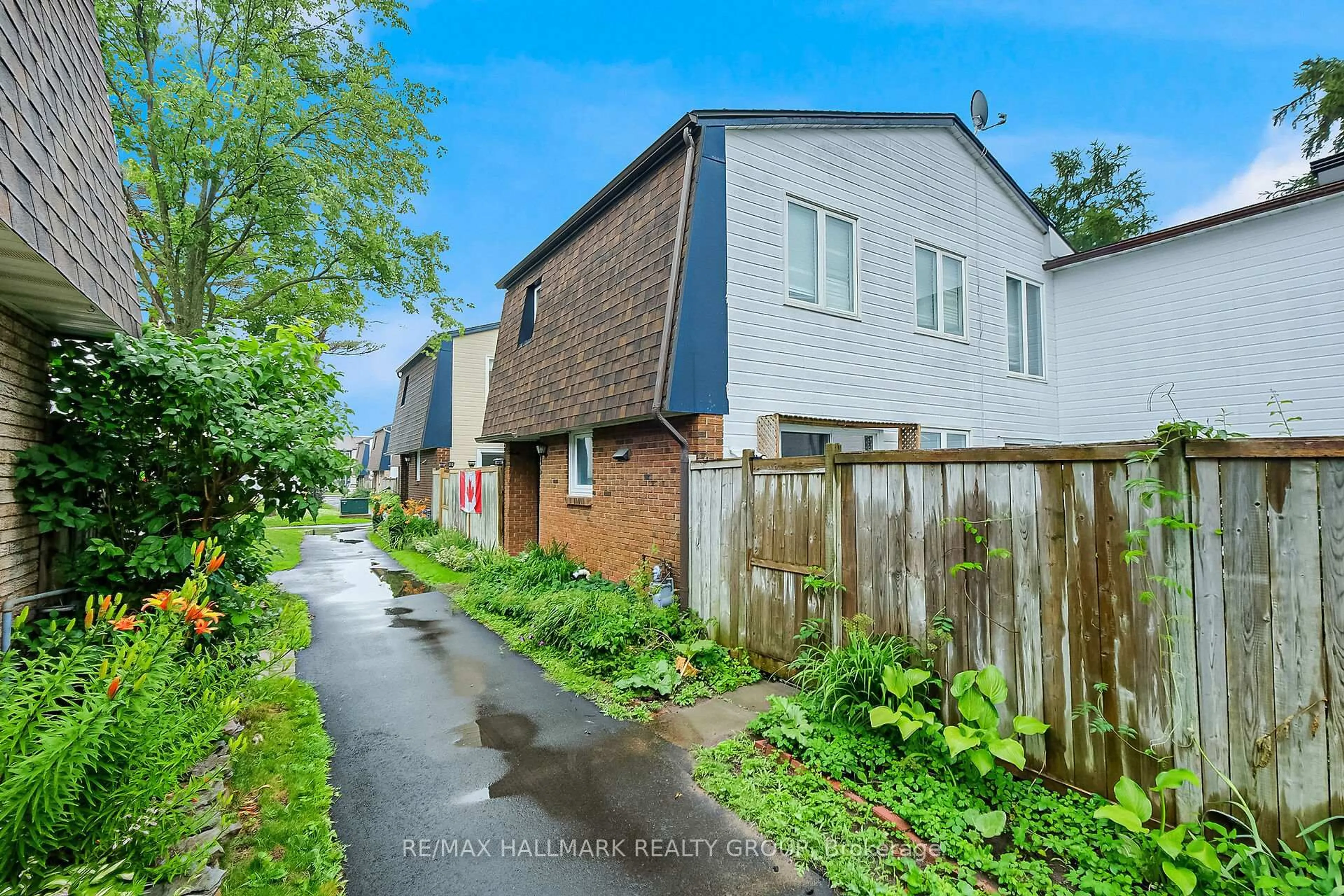 A pic from outside/outdoor area/front of a property/back of a property/a pic from drone, street for 3691 Albion Rd #89, Ottawa Ontario K1T 1P2