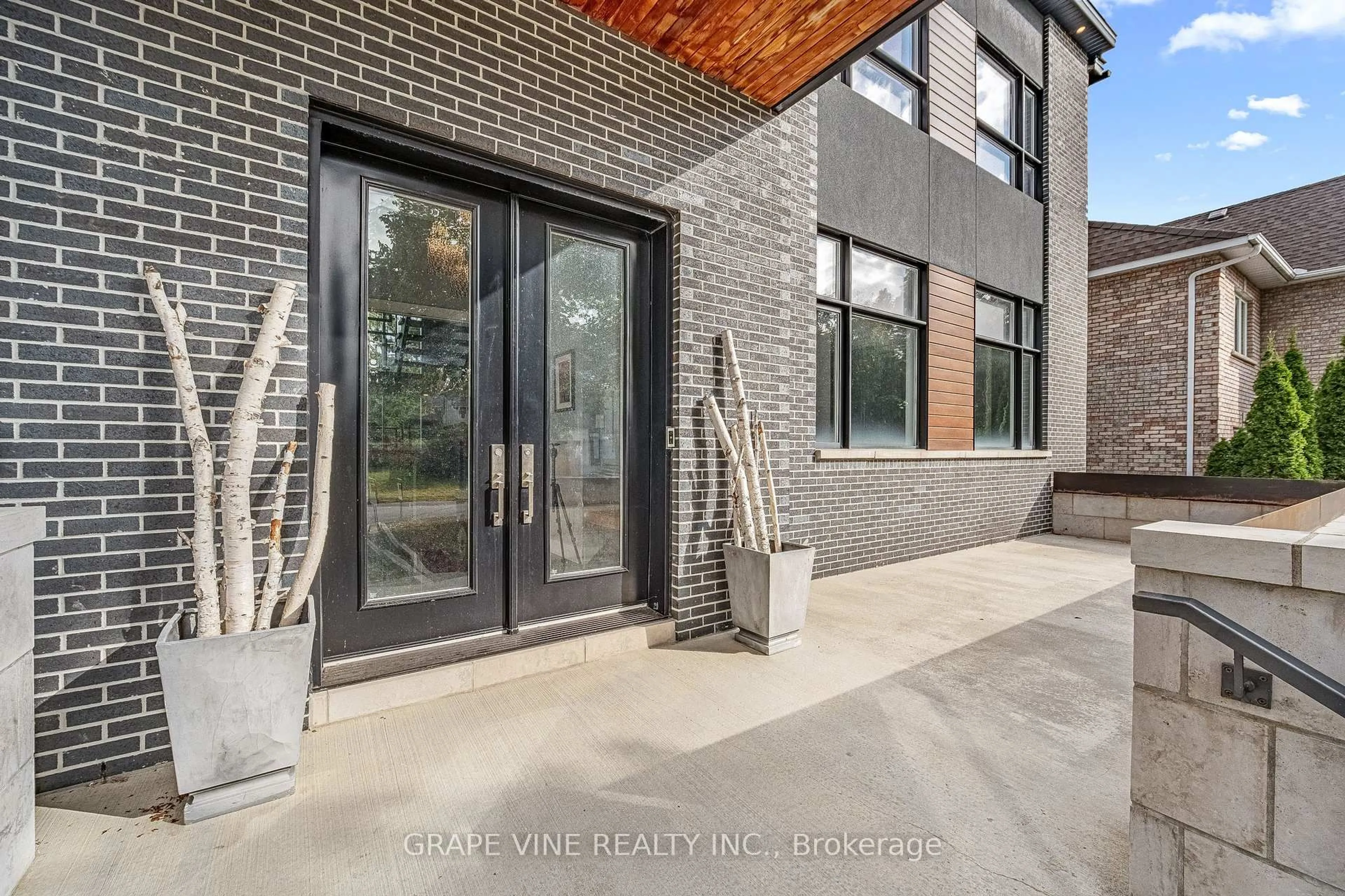 Unknown for 315 Crestview Rd, Ottawa Ontario K1H 5G4