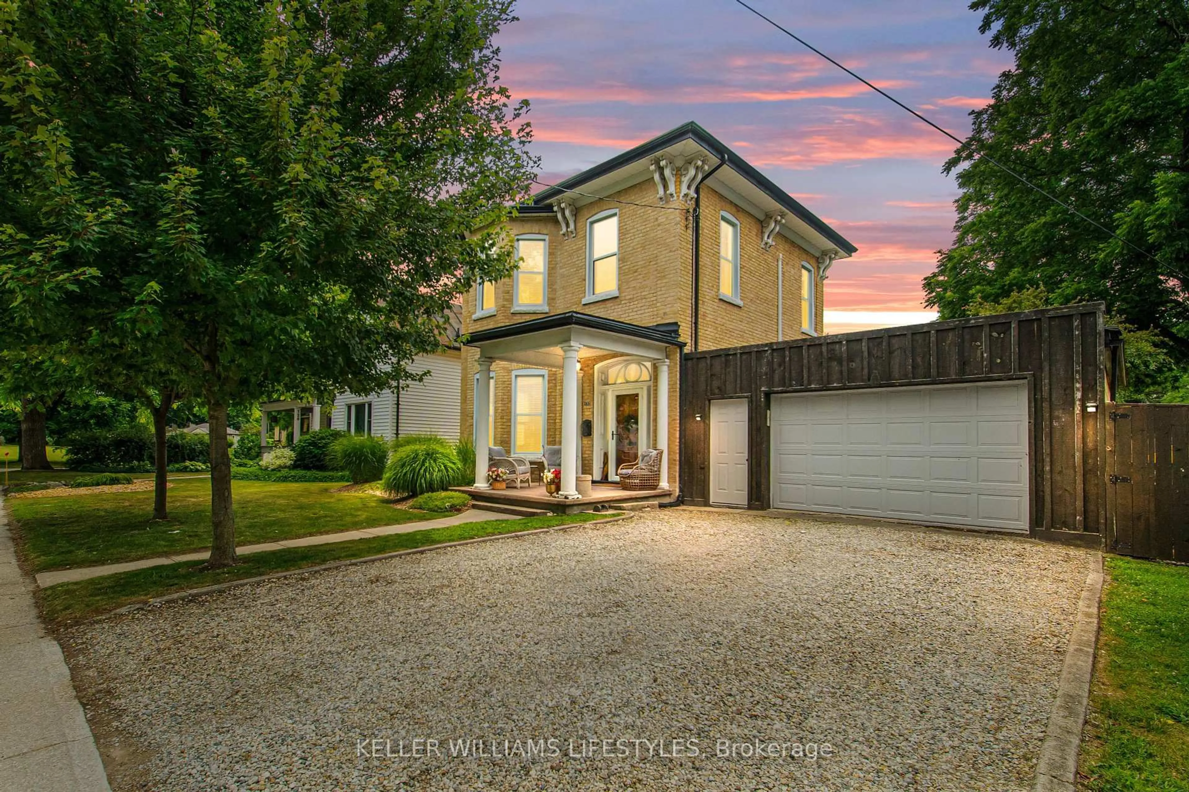 A pic from outside/outdoor area/front of a property/back of a property/a pic from drone, street for 132 Emily St, Strathroy-Caradoc Ontario N7G 2Z8
