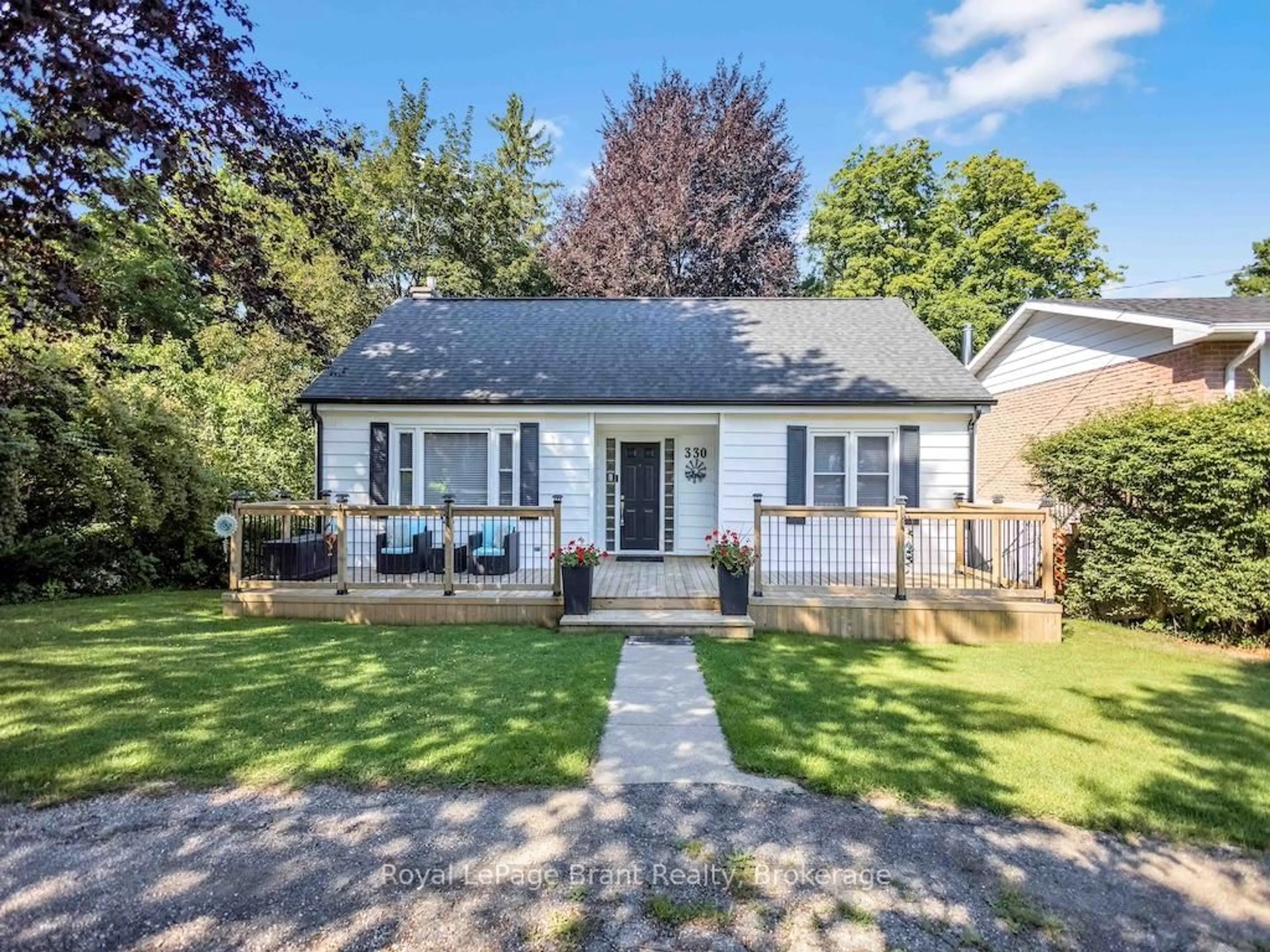 Home with vinyl exterior material, street for 330 Thames St, Ingersoll Ontario N5C 2V1