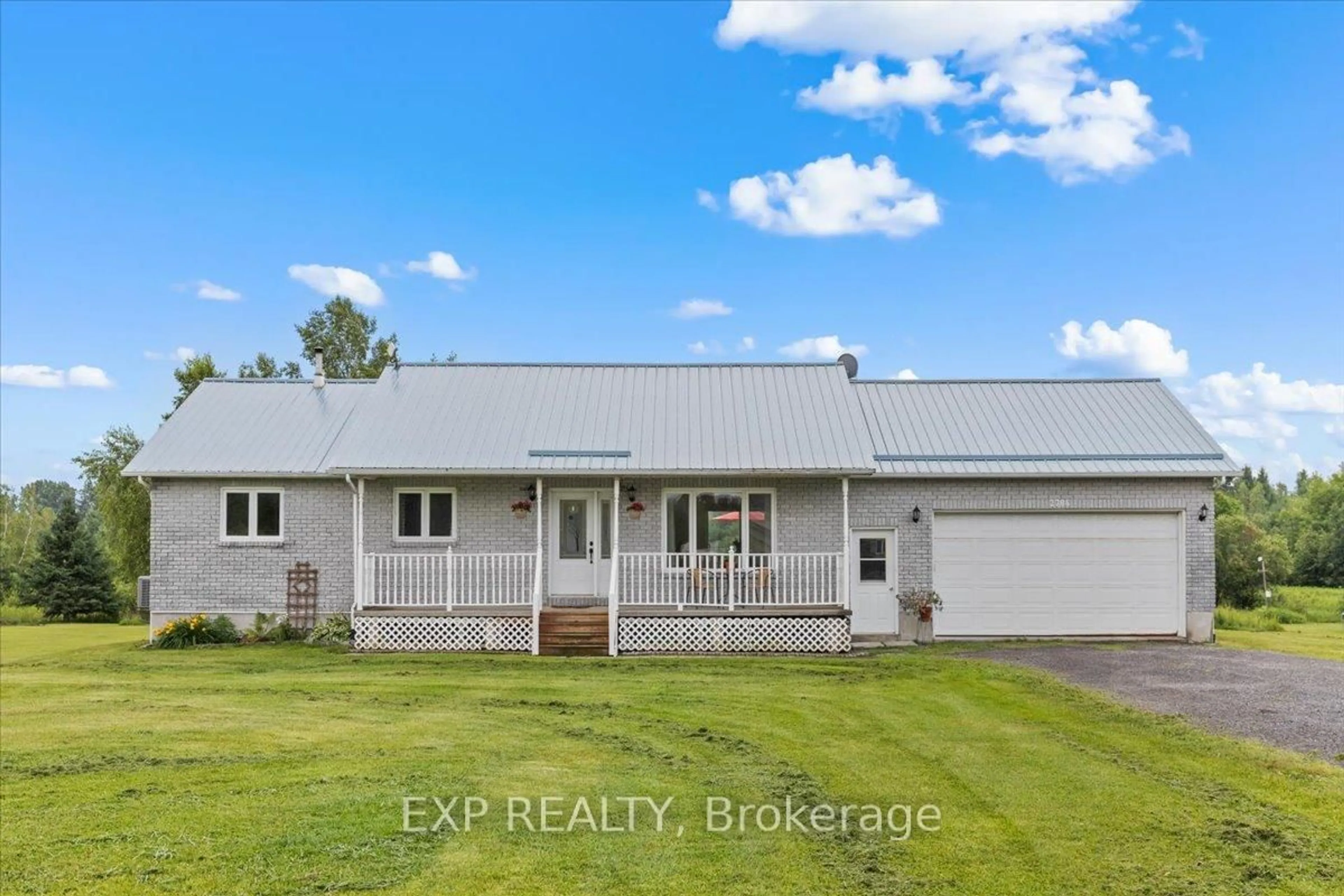 A pic from outside/outdoor area/front of a property/back of a property/a pic from drone, unknown for 2786 Russland Rd, Russell Ontario K0A 3H0
