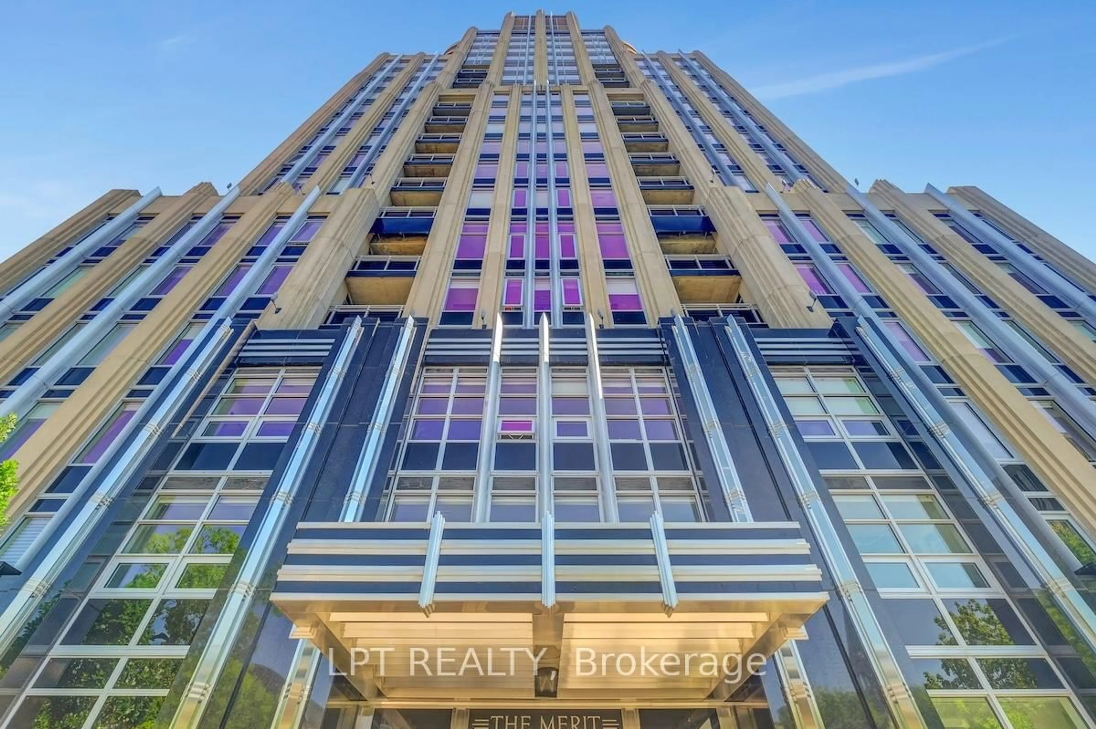 Indoor foyer for 108 Lisgar St #305, Ottawa Ontario K2P 1E1