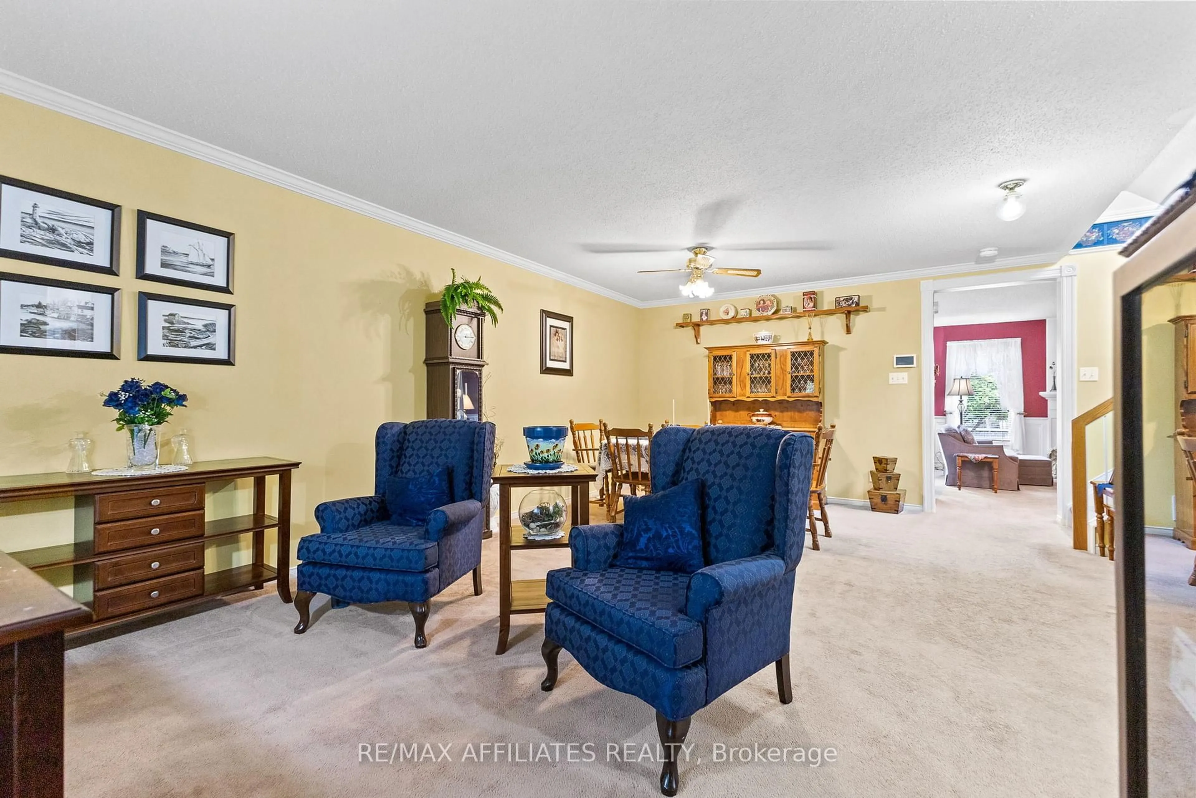 Living room with furniture, unknown for 176 Windhurst Dr, Ottawa Ontario K2G 6J4