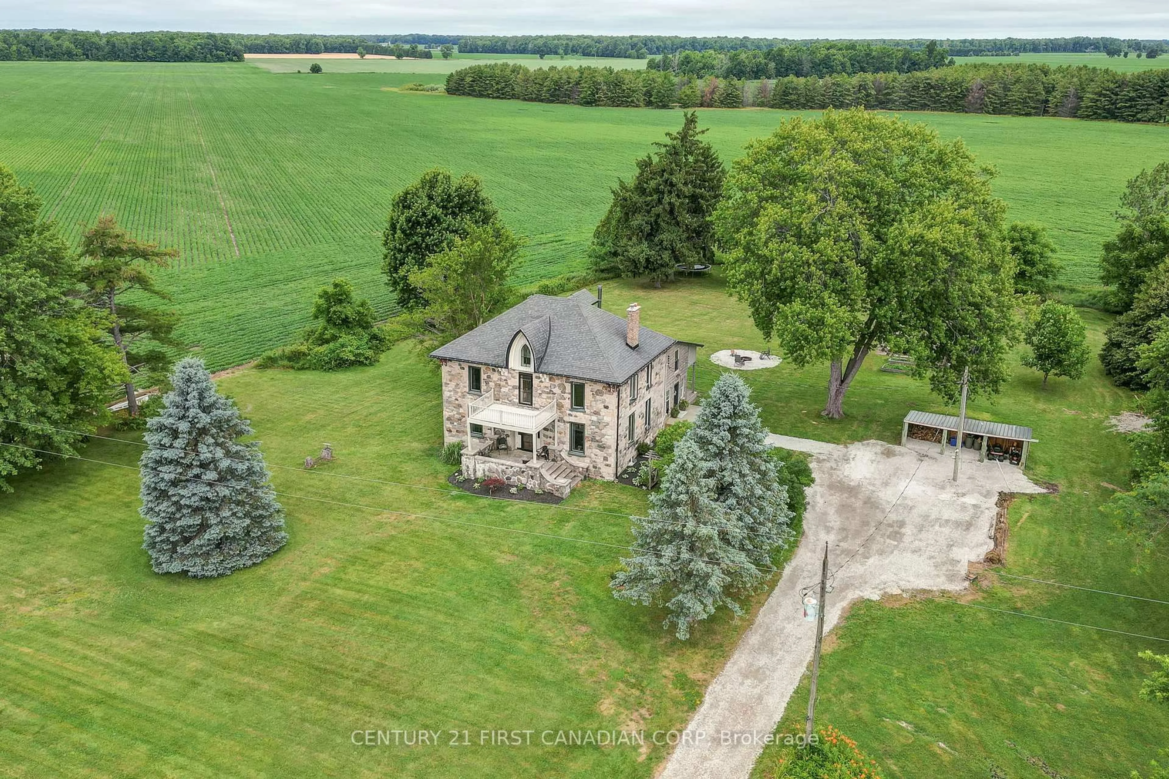 A pic from outside/outdoor area/front of a property/back of a property/a pic from drone, building for 29480 FINGAL Line, Dutton/Dunwich Ontario N0L 2M0