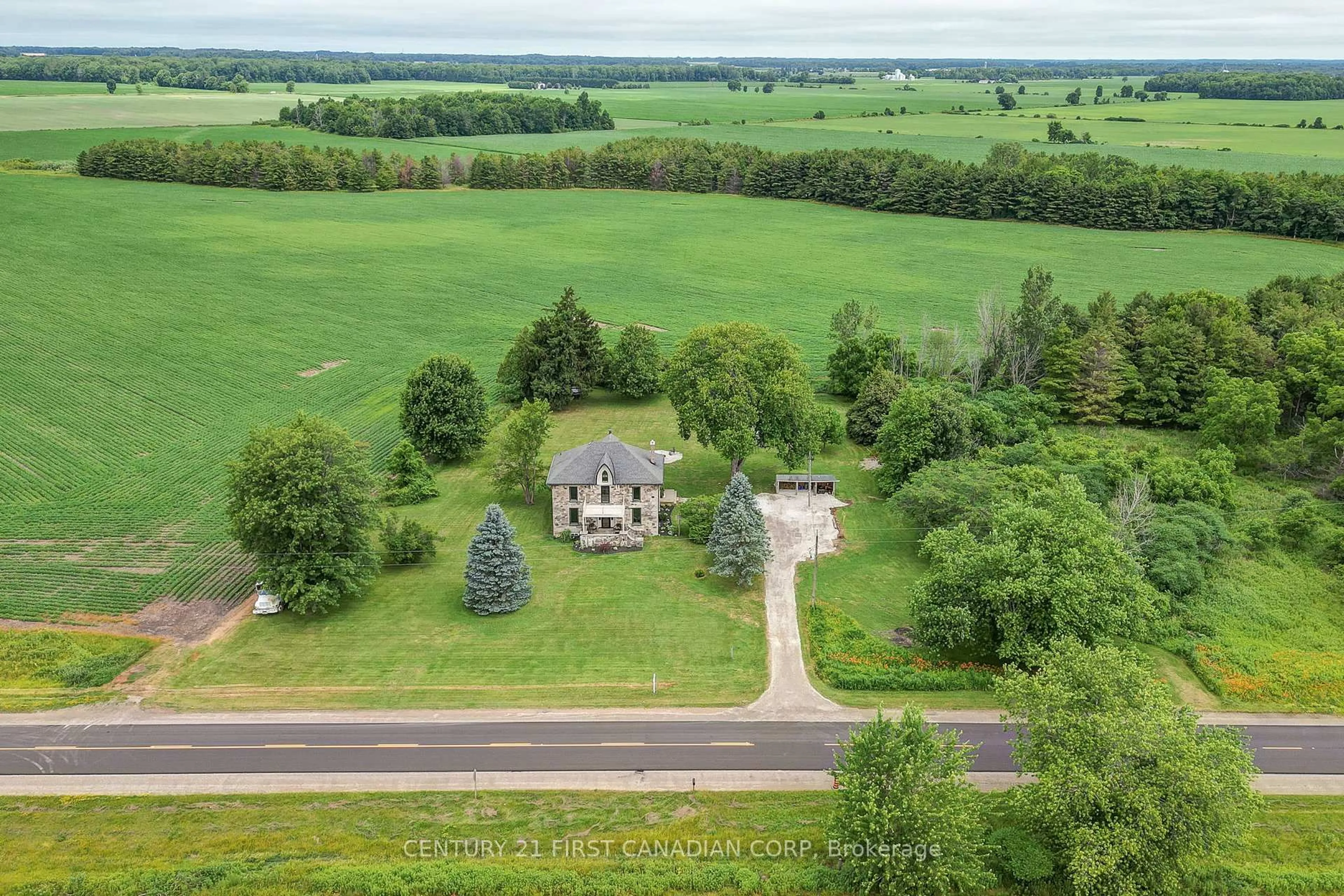 A pic from outside/outdoor area/front of a property/back of a property/a pic from drone, unknown for 29480 FINGAL Line, Dutton/Dunwich Ontario N0L 2M0