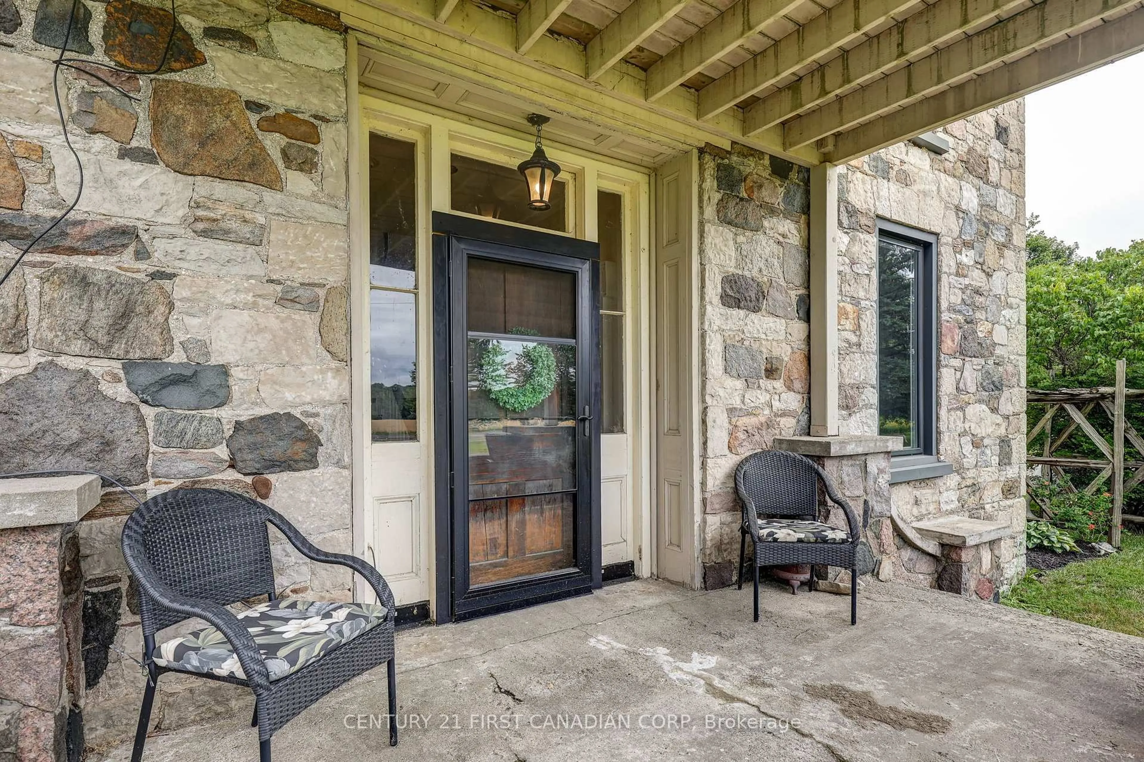 Indoor entryway for 29480 FINGAL Line, Dutton/Dunwich Ontario N0L 2M0