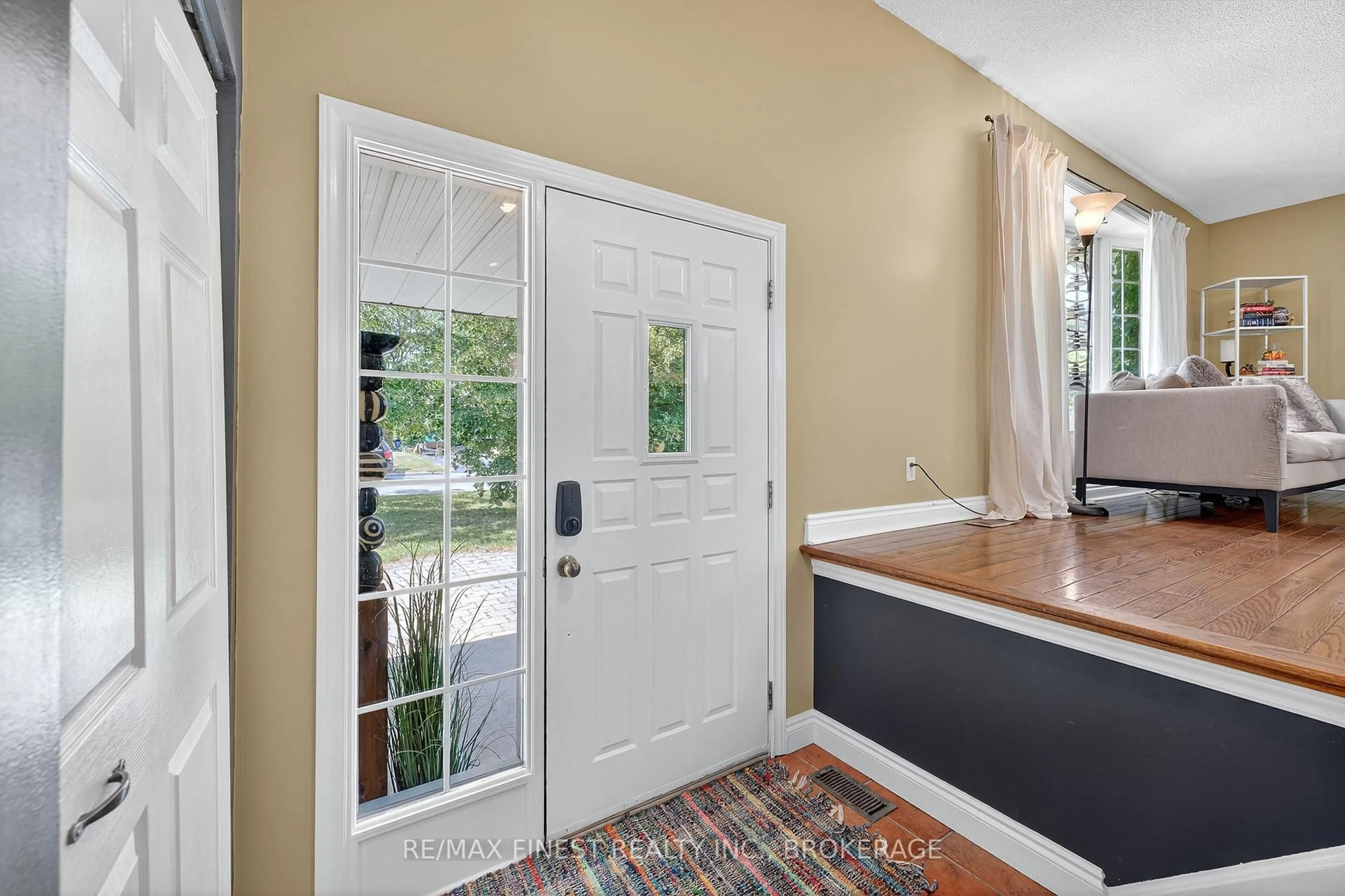 Indoor entryway for 23 Diamond Cres, Belleville Ontario K8N 5G5