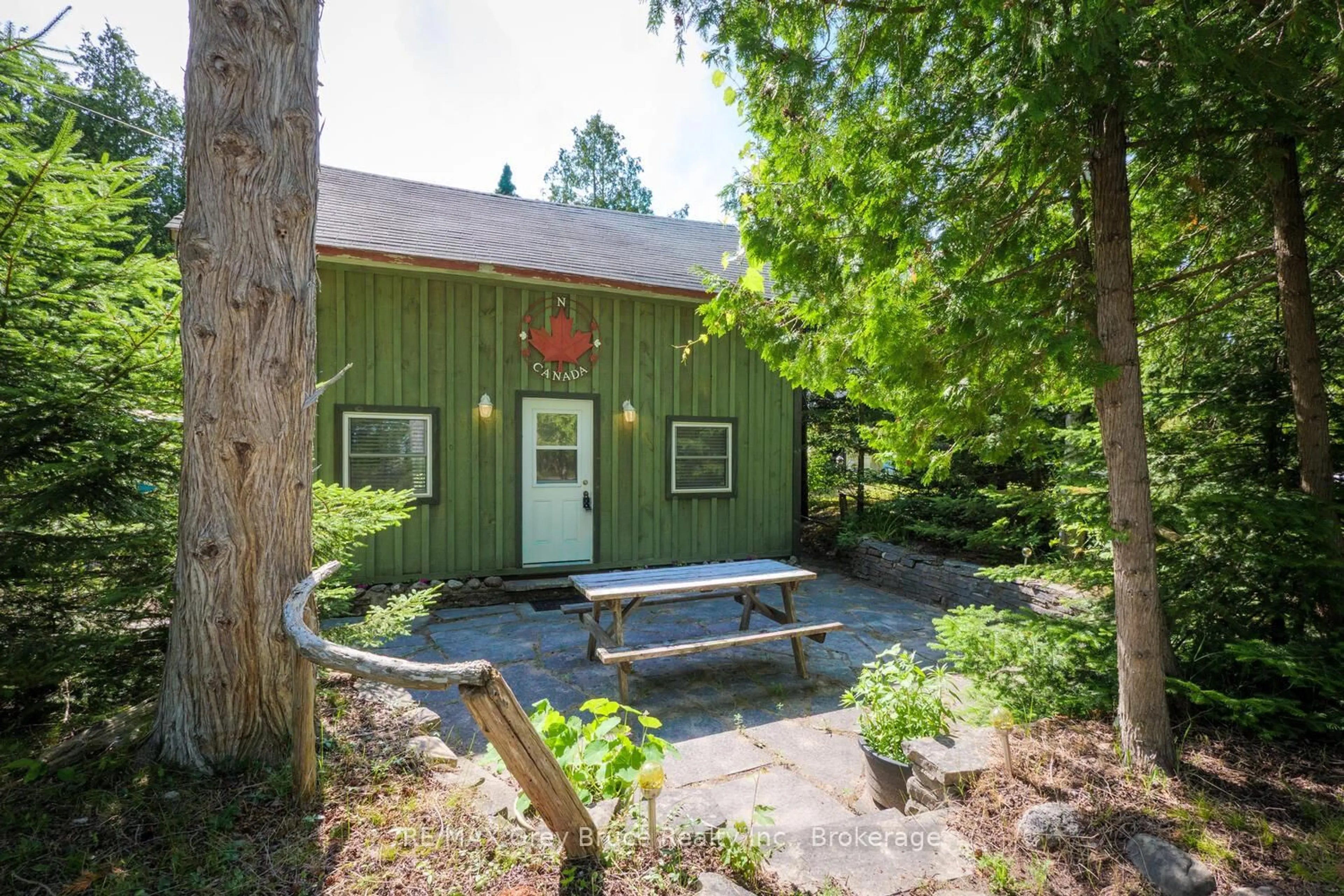 Patio, street for 1106 King Edward Ave, South Bruce Peninsula Ontario N0H 2G0