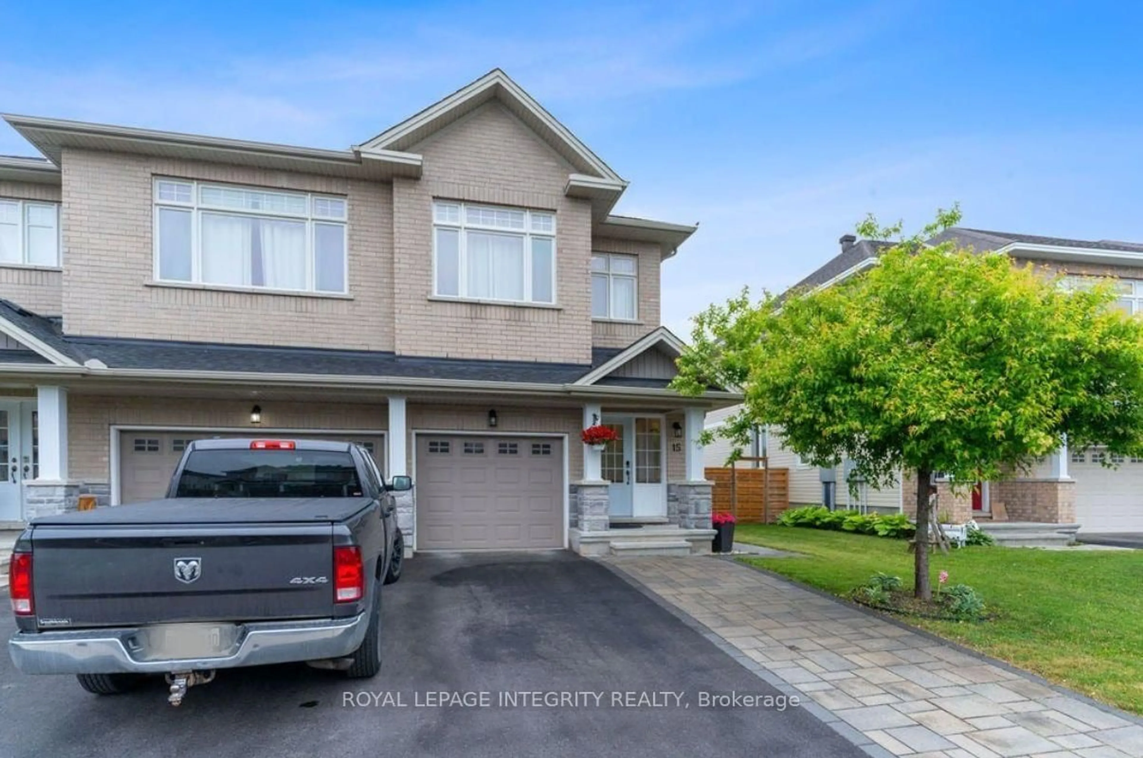 Home with vinyl exterior material, street for 15 Peever Pl, Carleton Place Ontario K7C 0C4