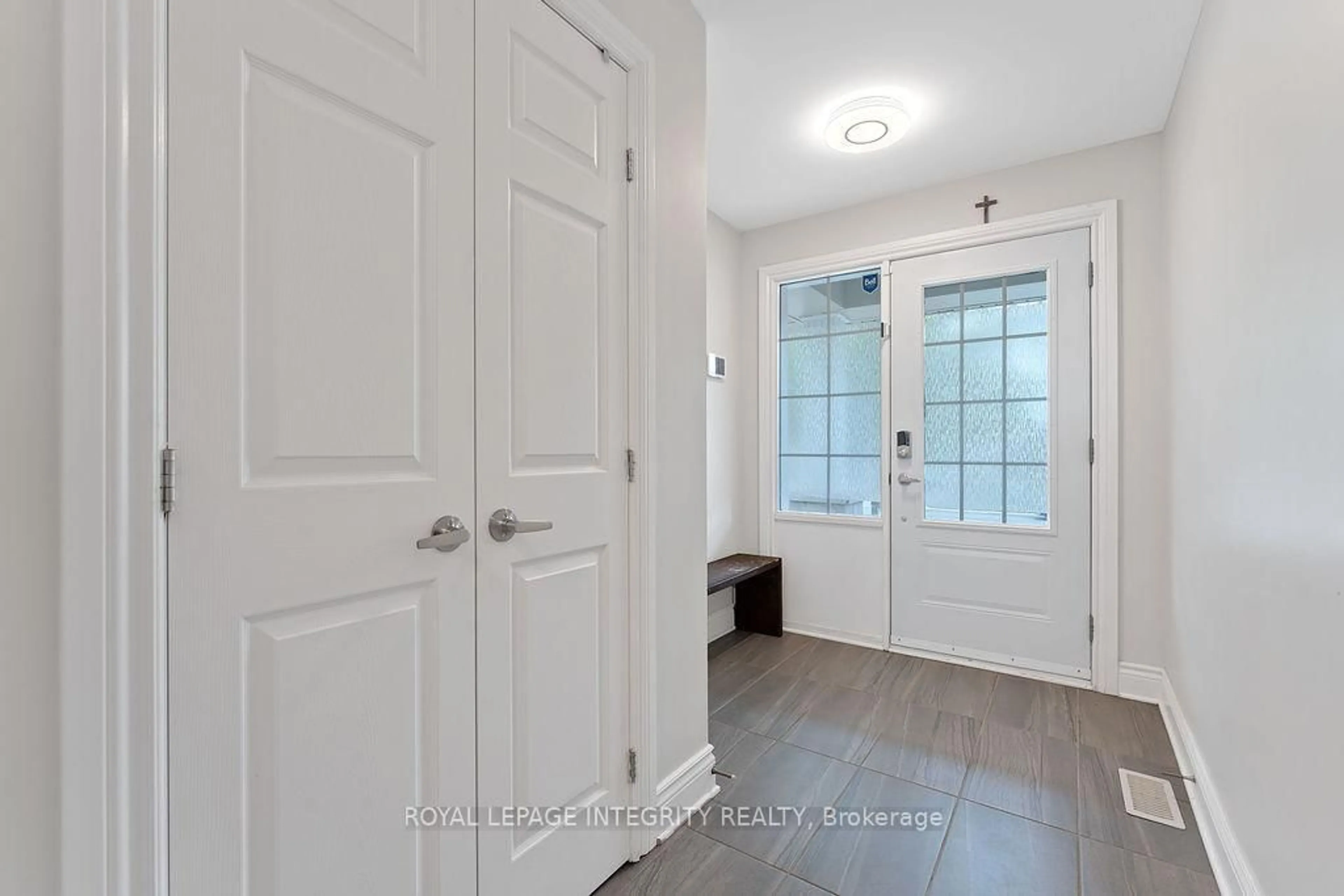Indoor entryway for 15 Peever Pl, Carleton Place Ontario K7C 0C4