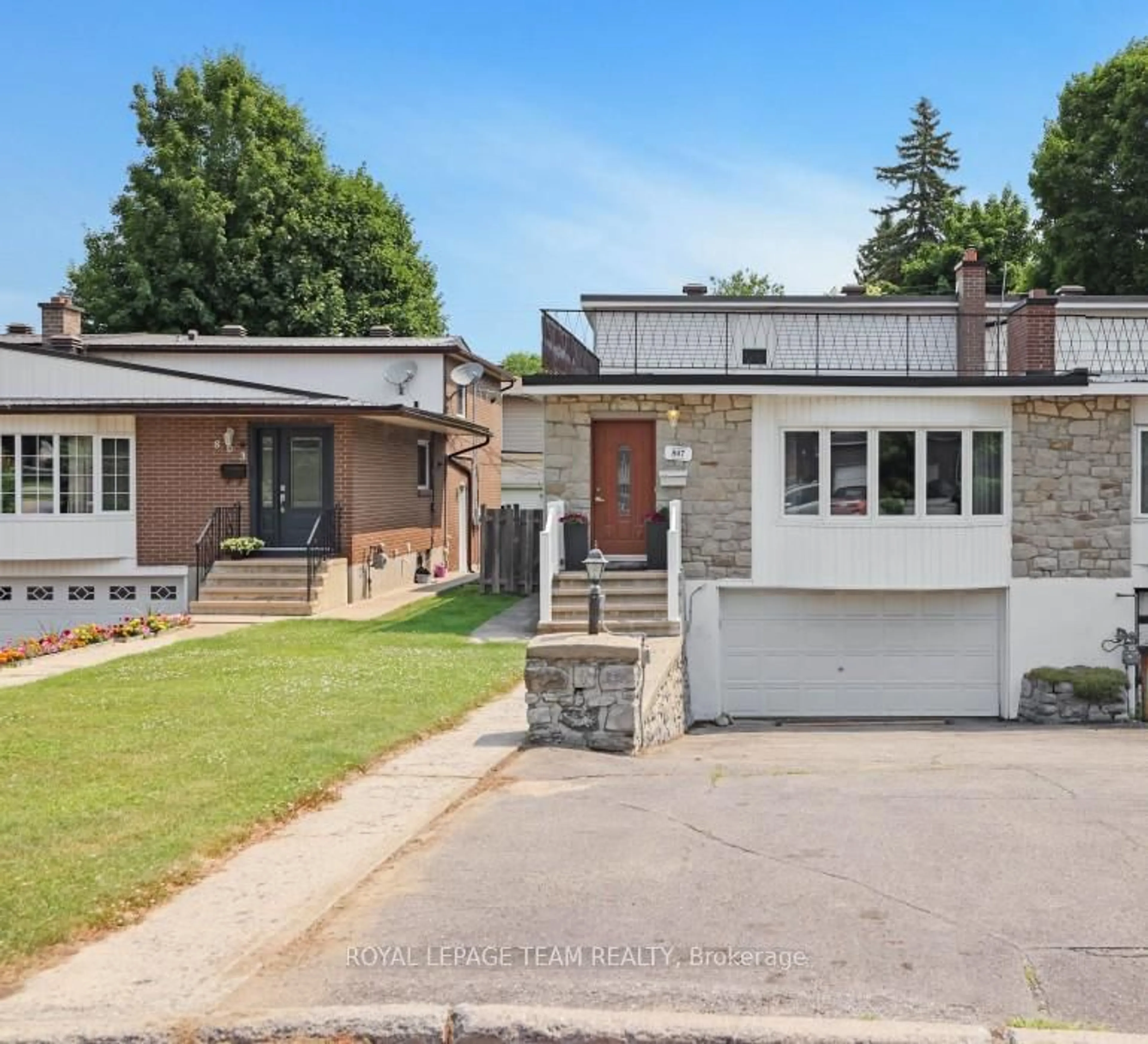 Home with brick exterior material, street for 807 Maplecrest Ave, Ottawa Ontario K2A 2Z7