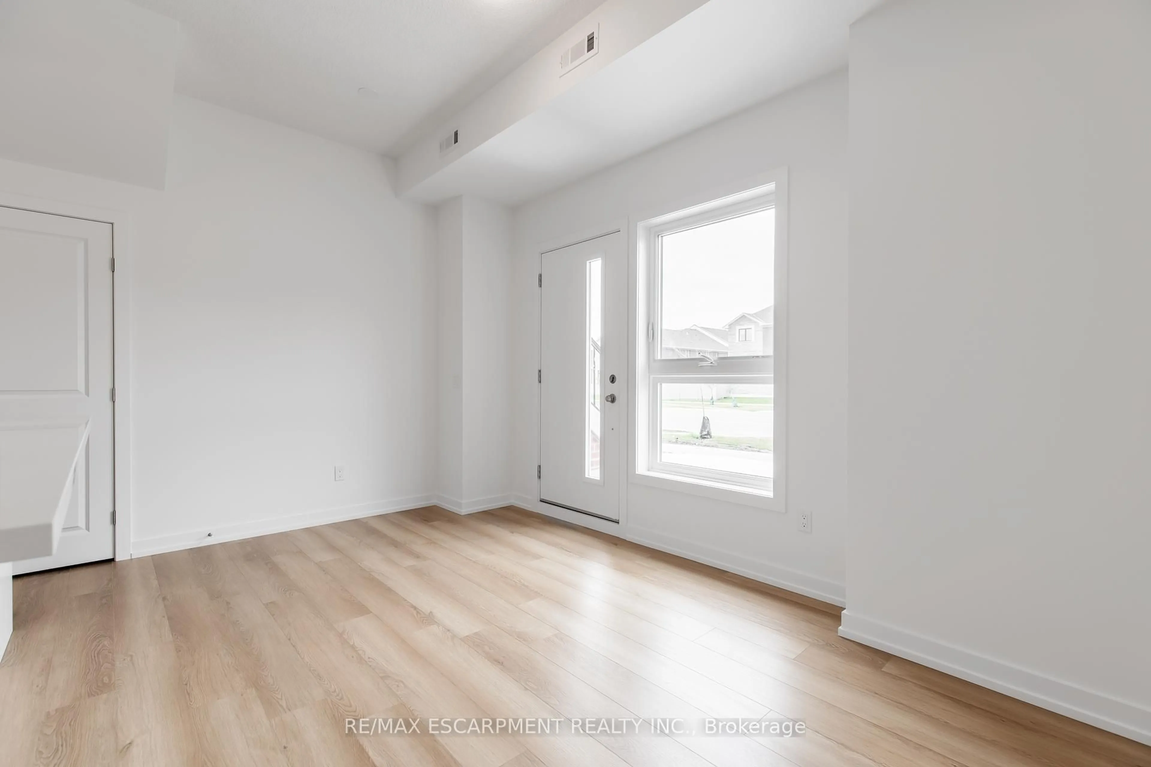 A pic of a room for 249 Burke St, Hamilton Ontario L0R 2H7