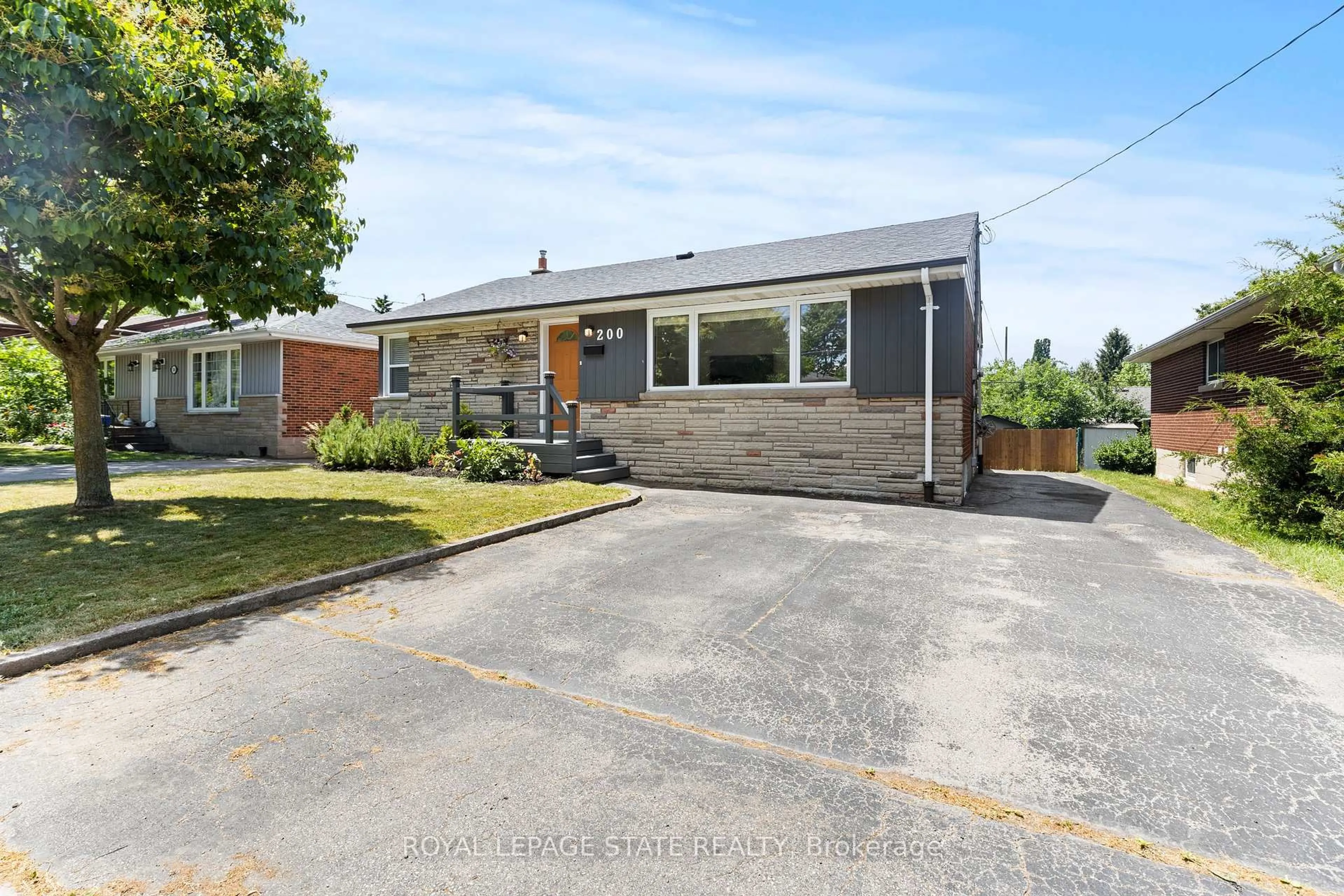 Home with brick exterior material, street for 200 Upper Paradise Rd, Hamilton Ontario L9C 5B9
