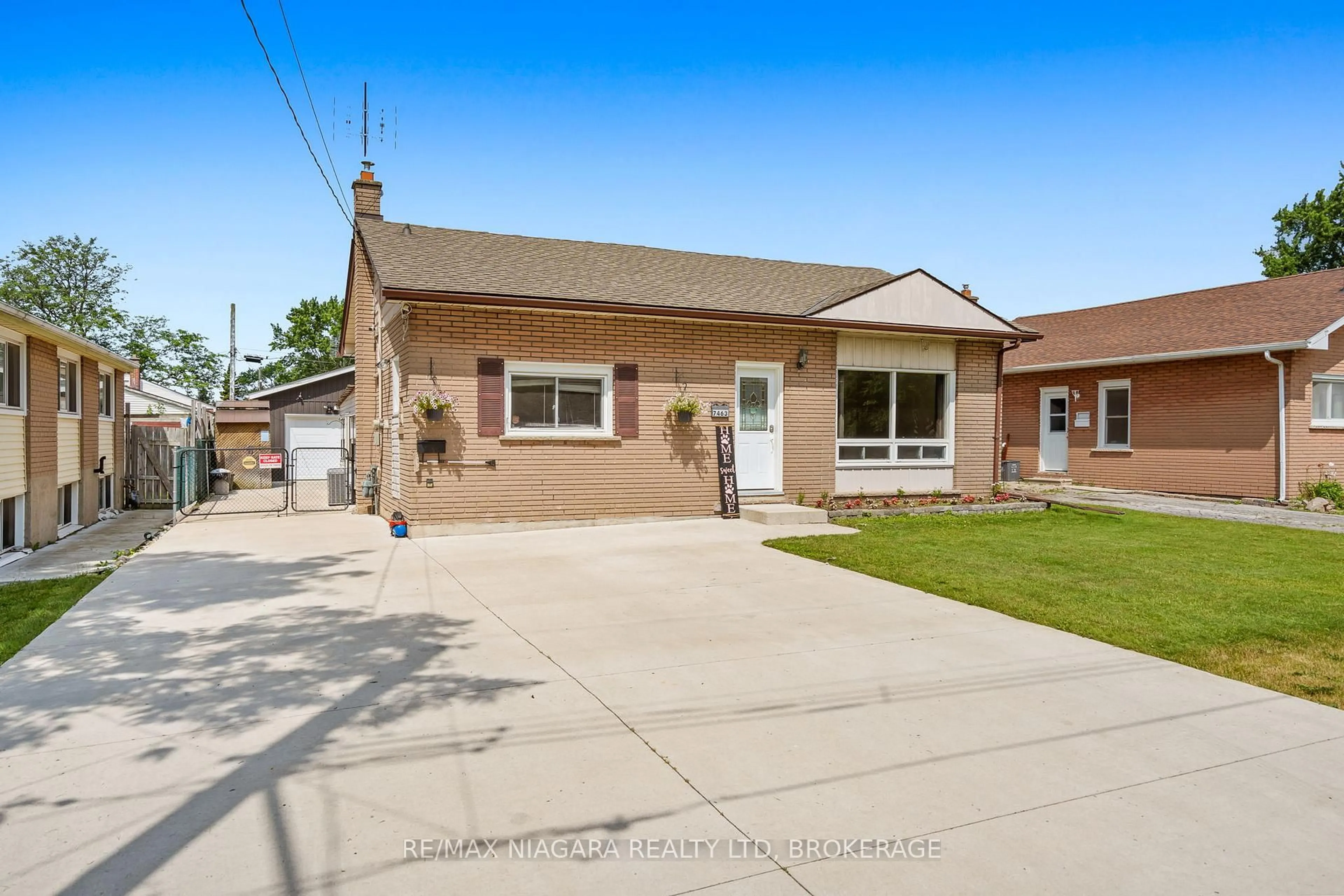 Home with brick exterior material, street for 7463 Marieclaude Ave, Niagara Falls Ontario L2G 5M1