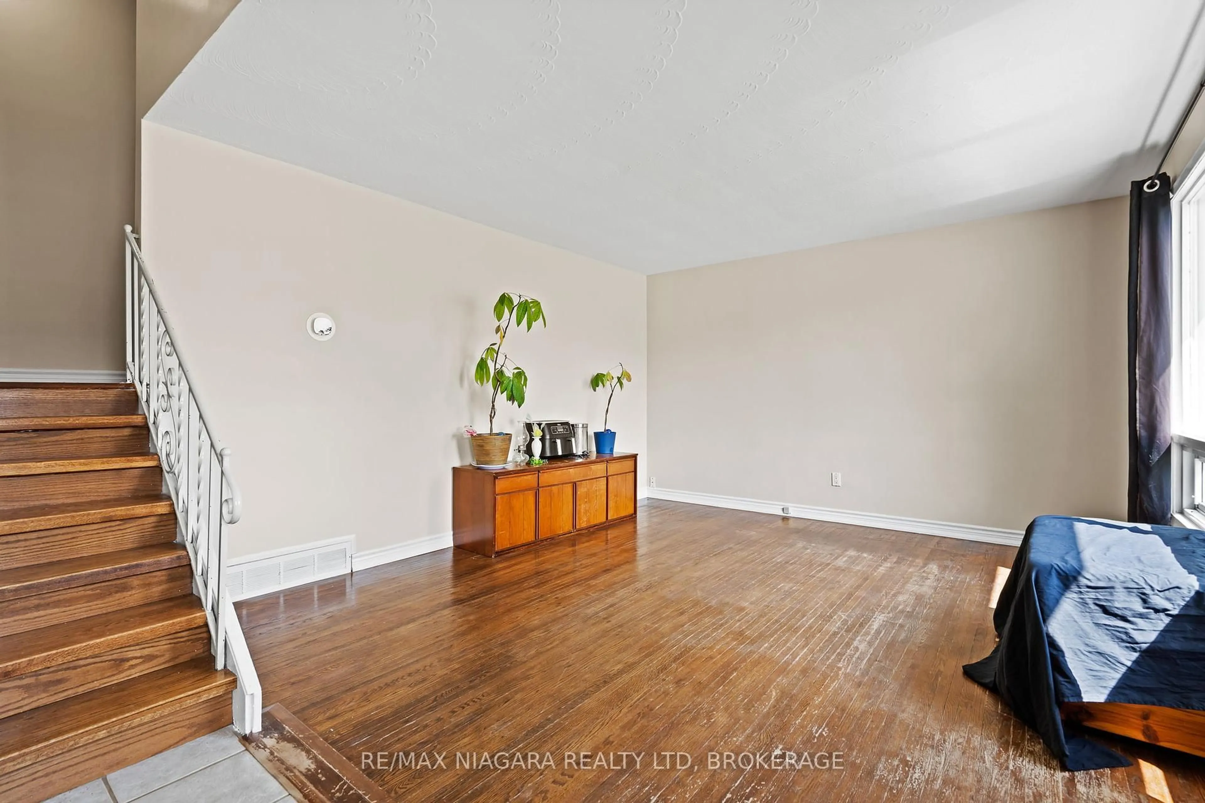 Unknown for 7463 Marieclaude Ave, Niagara Falls Ontario L2G 5M1