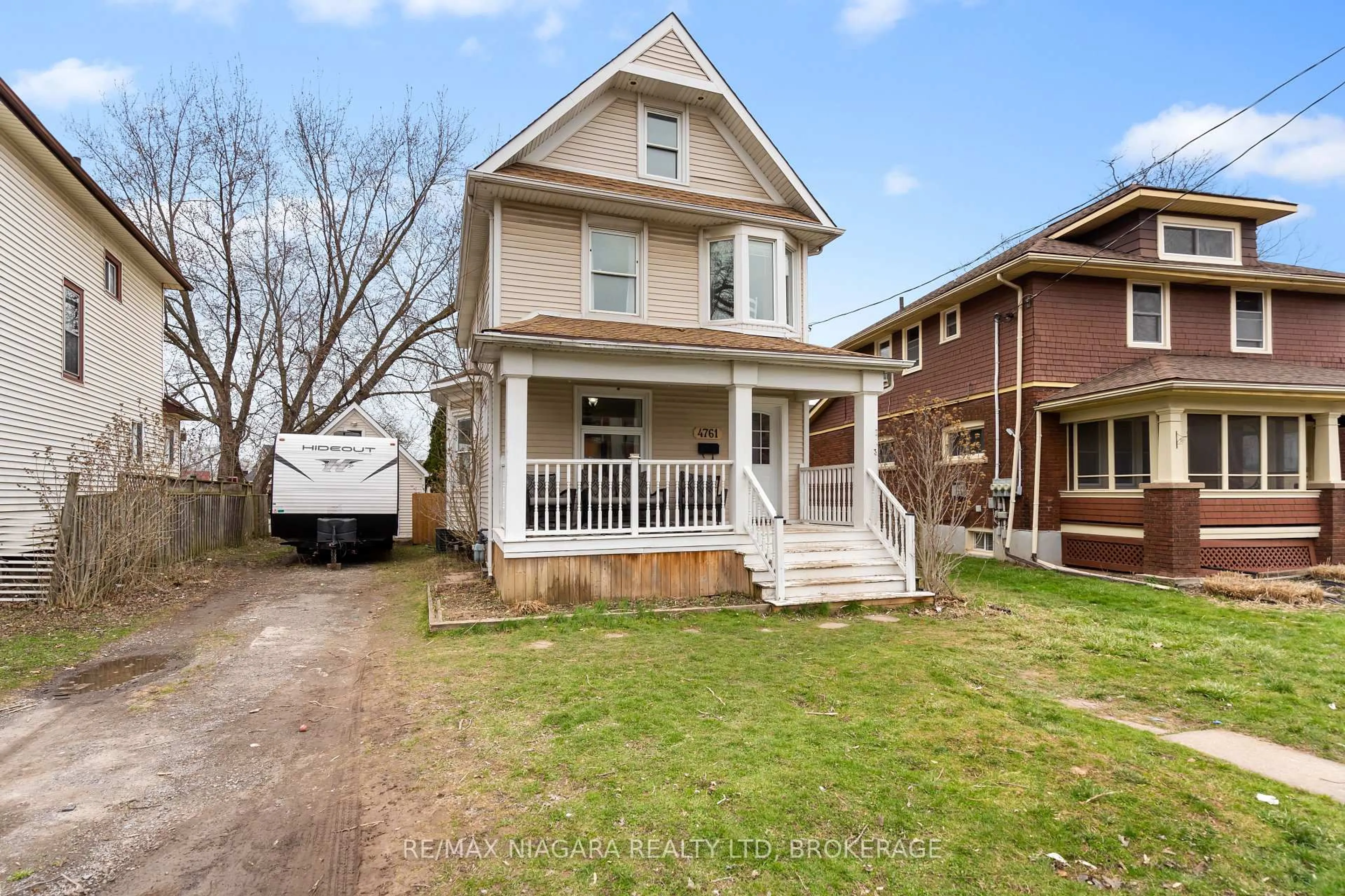 Home with brick exterior material, street for 4761 EPWORTH Circ, Niagara Falls Ontario L2E 1E1