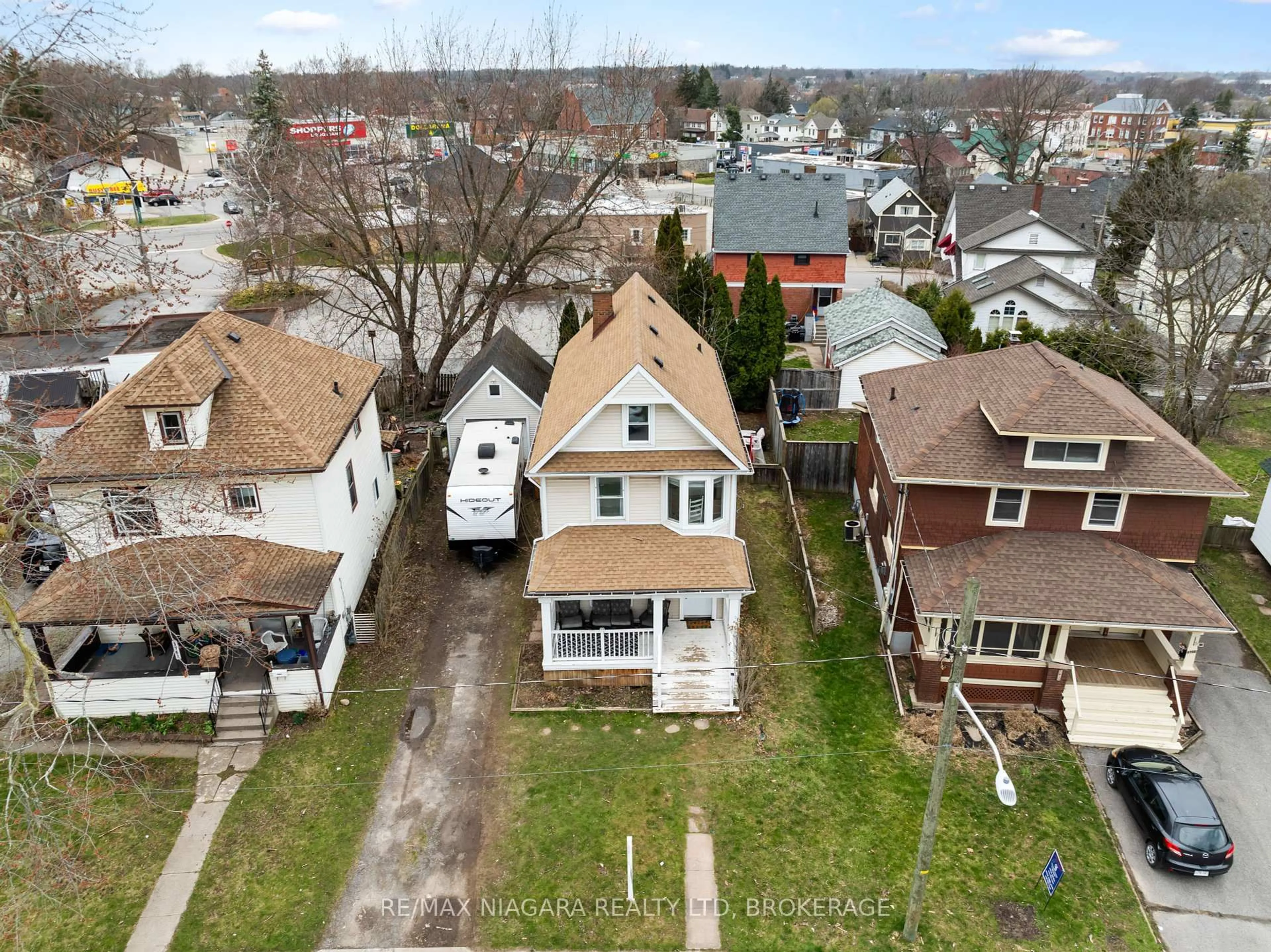 A pic from outside/outdoor area/front of a property/back of a property/a pic from drone, street for 4761 EPWORTH Circ, Niagara Falls Ontario L2E 1E1