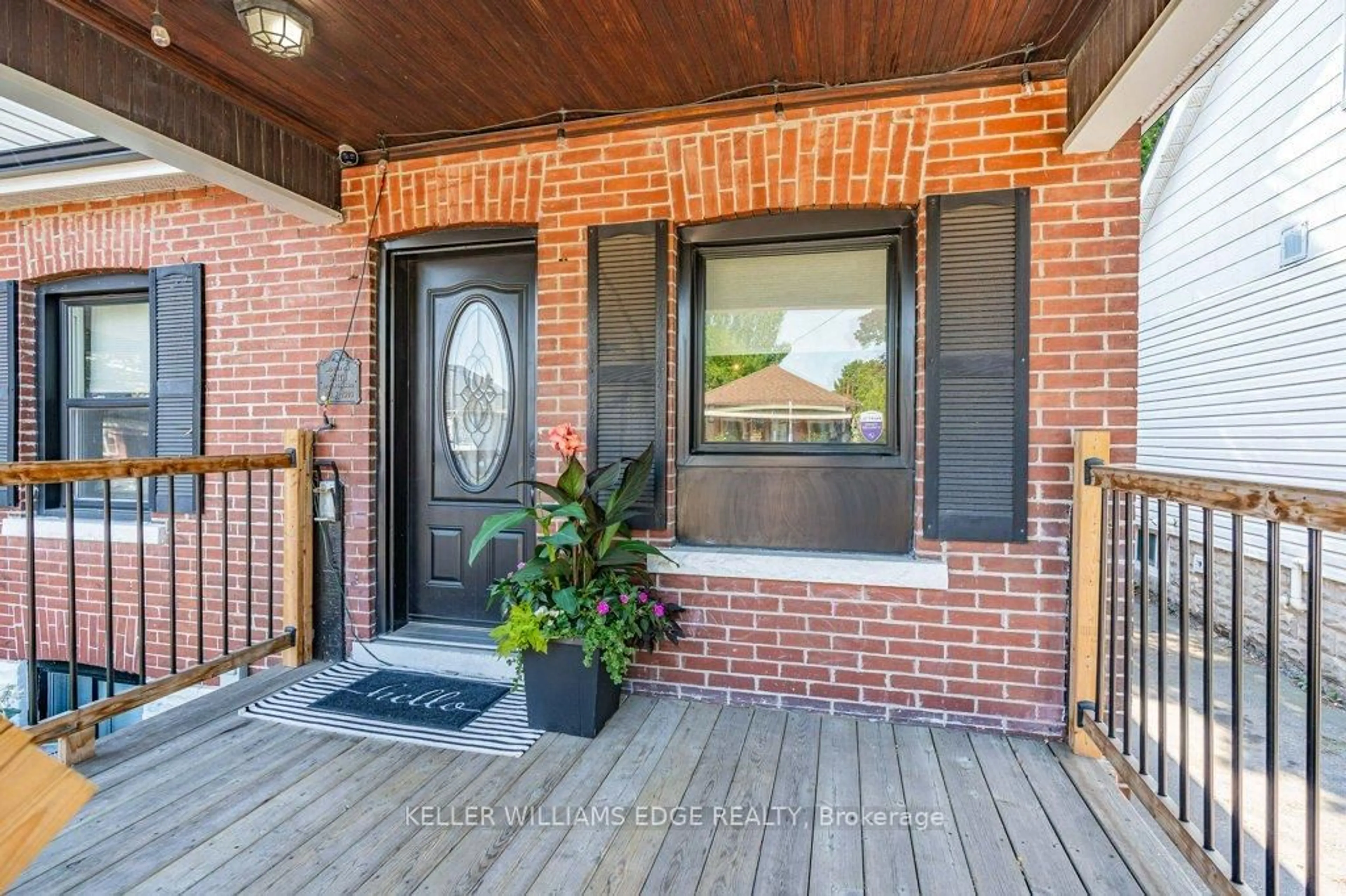 Home with brick exterior material, street for 18 Park Row, Hamilton Ontario L8H 4E4