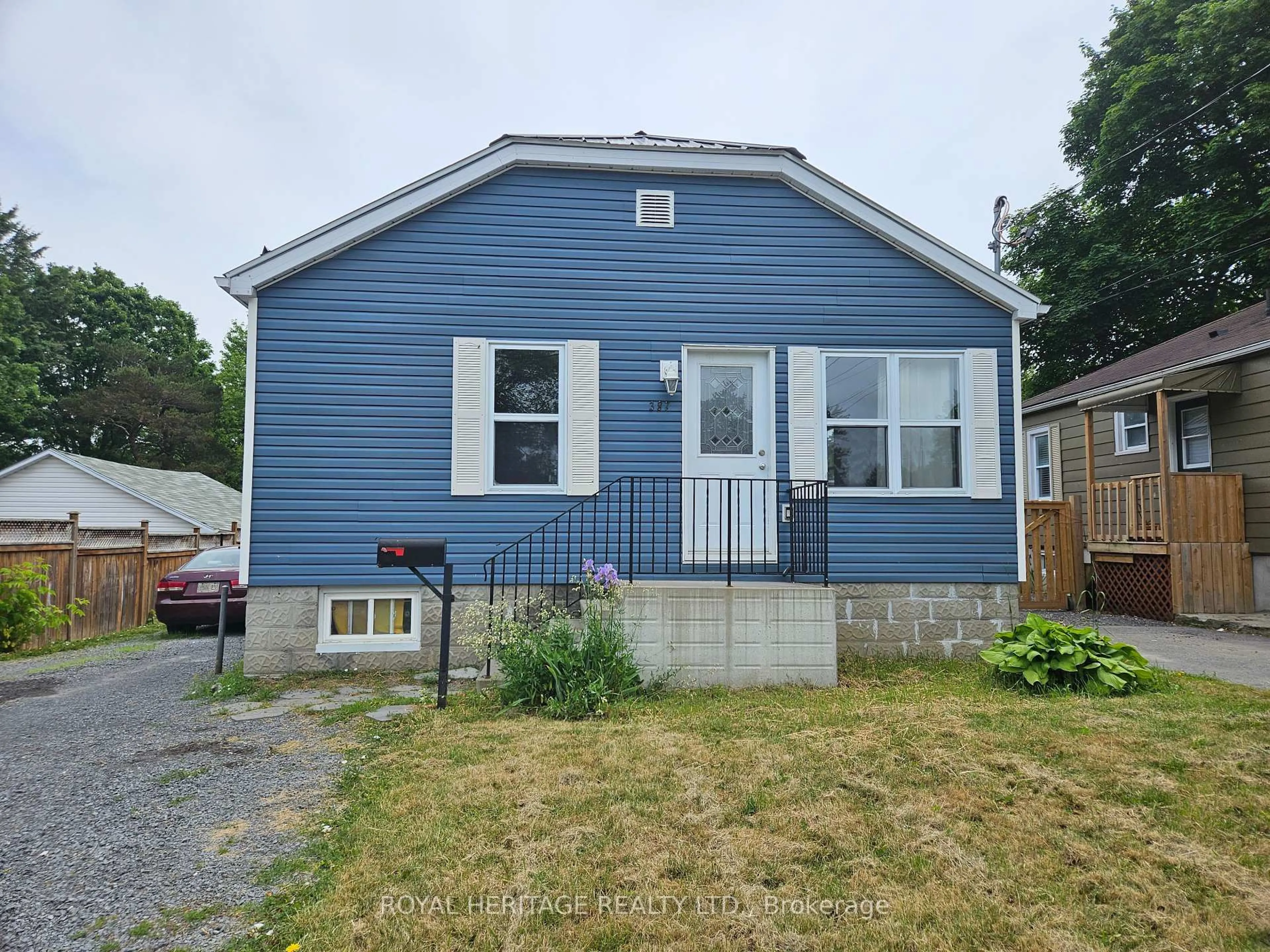 Home with vinyl exterior material, street for 387 MacDonald Ave, Belleville Ontario K8N 3Z5