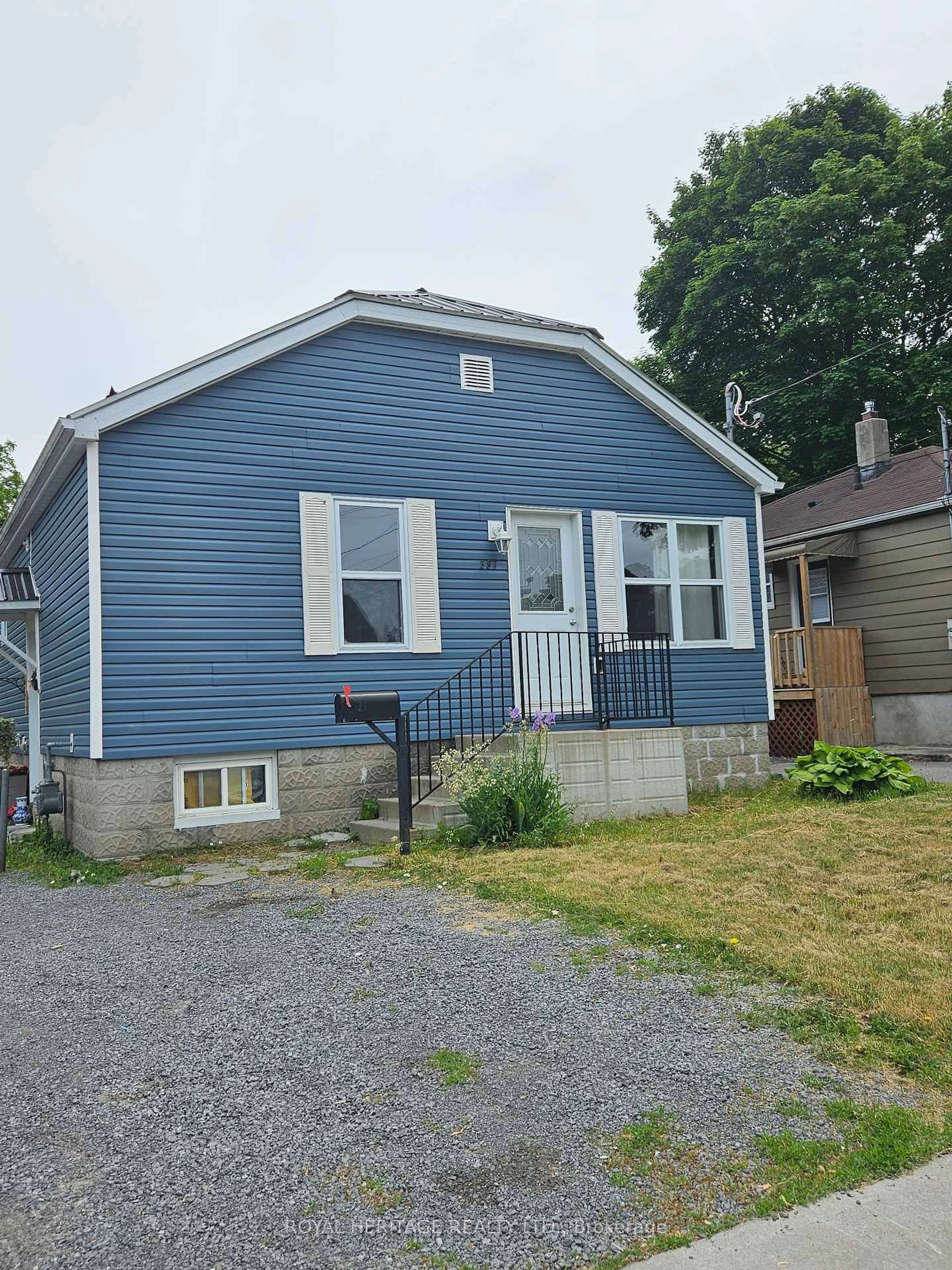 Home with vinyl exterior material, street for 387 MacDonald Ave, Belleville Ontario K8N 3Z5