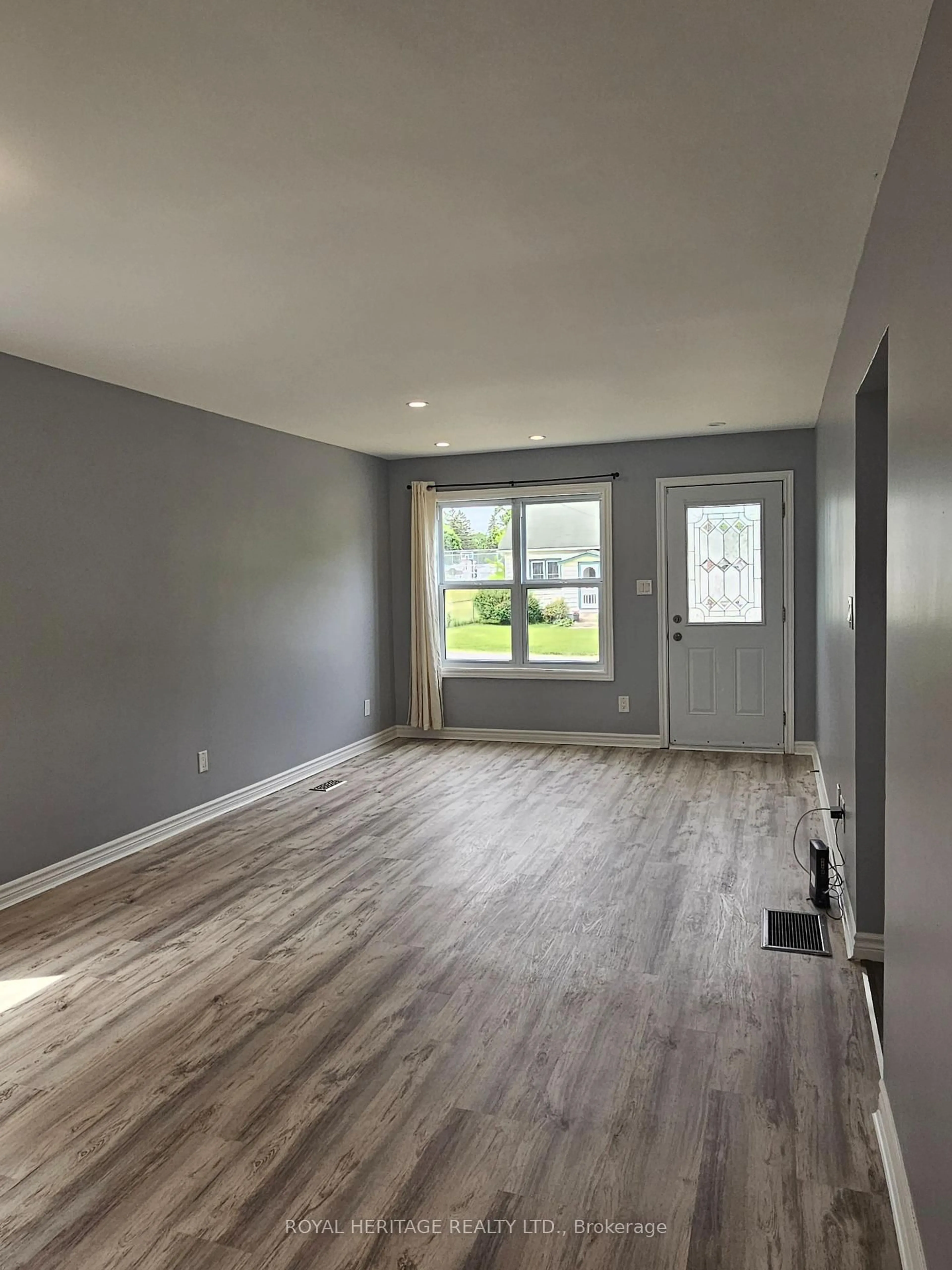 A pic of a room for 387 MacDonald Ave, Belleville Ontario K8N 3Z5