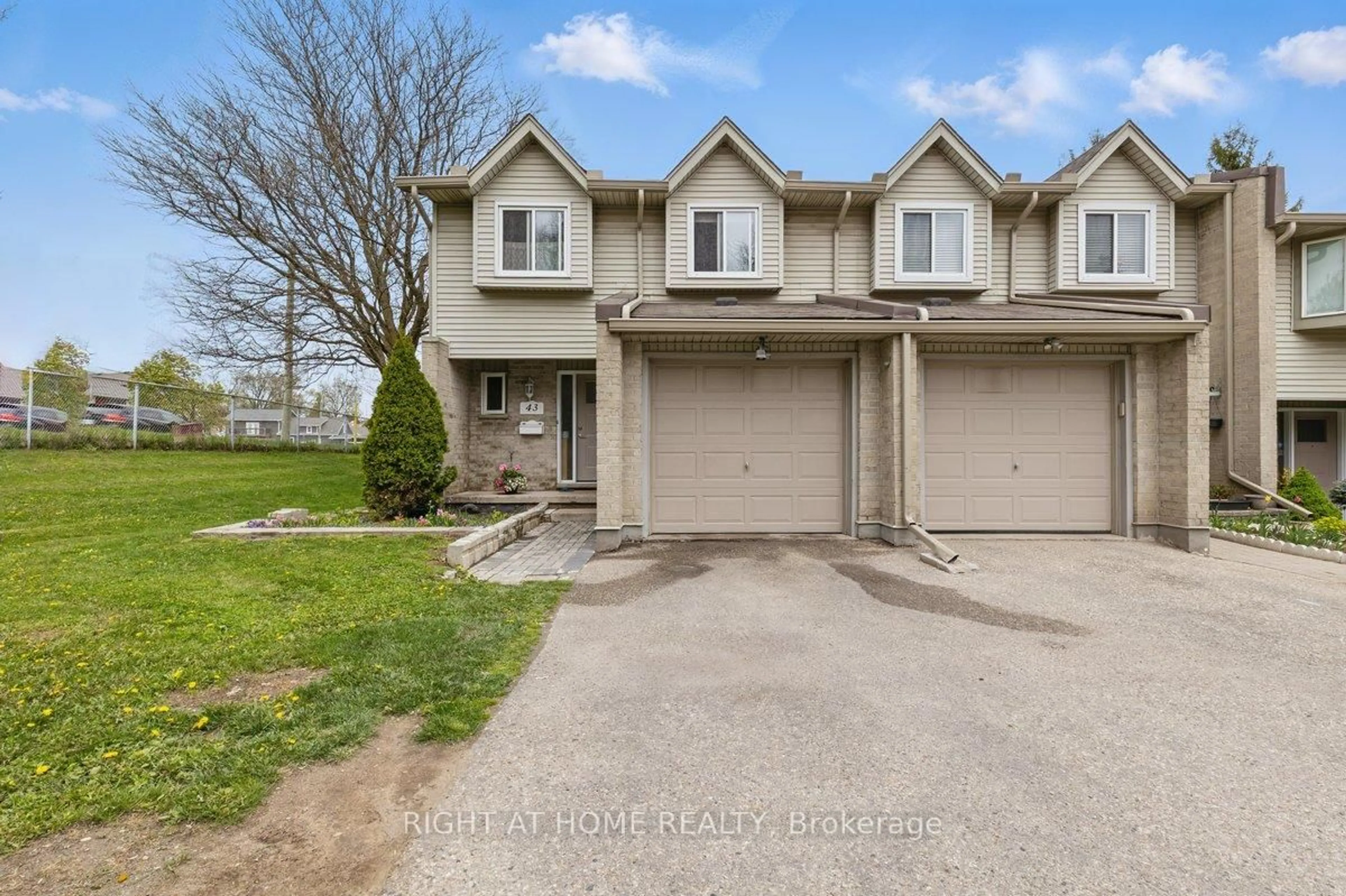 A pic from outside/outdoor area/front of a property/back of a property/a pic from drone, street for 20 Paulander Dr #43, Kitchener Ontario N2M 5L3