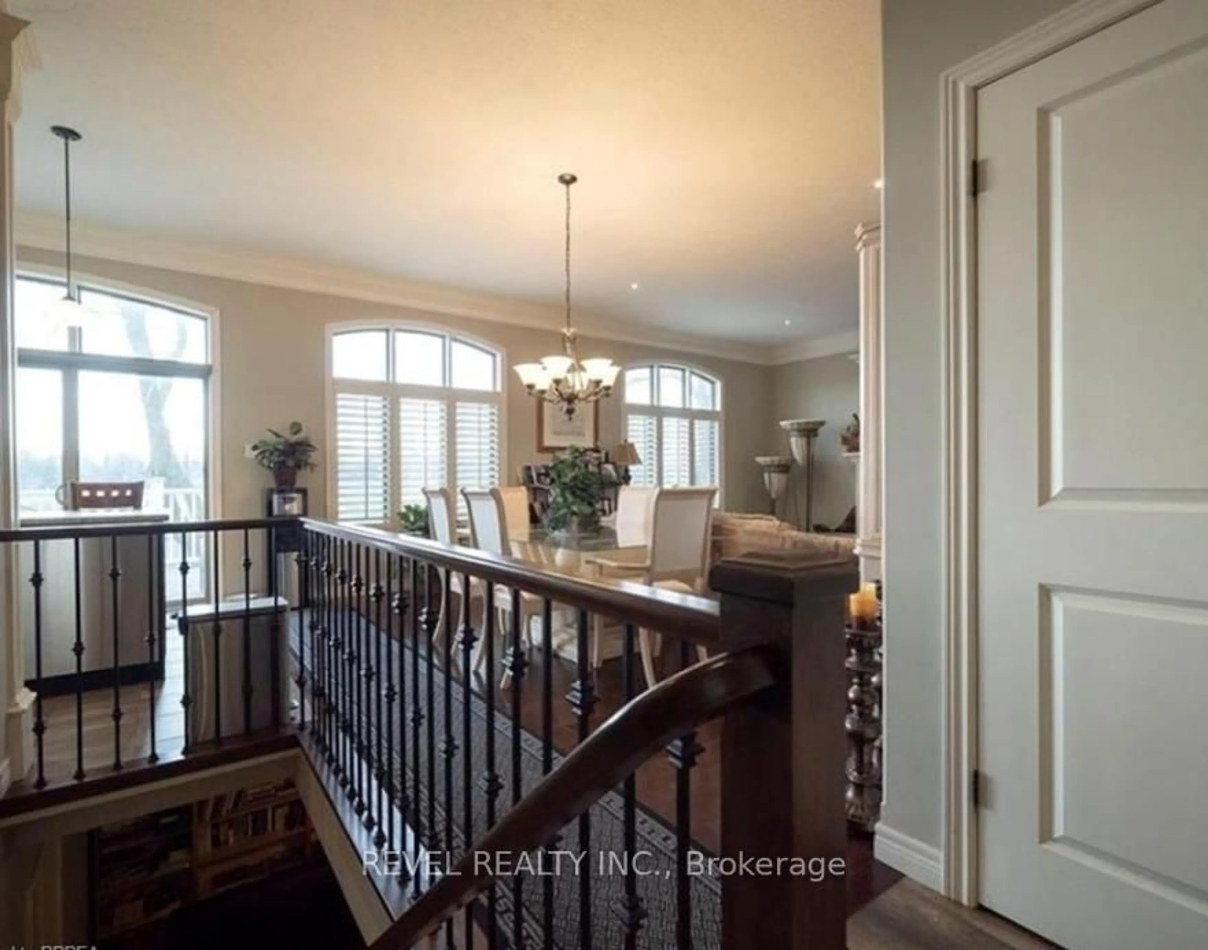 Indoor entryway for 68 Fairview Dr #10, Brantford Ontario N3R 2W9