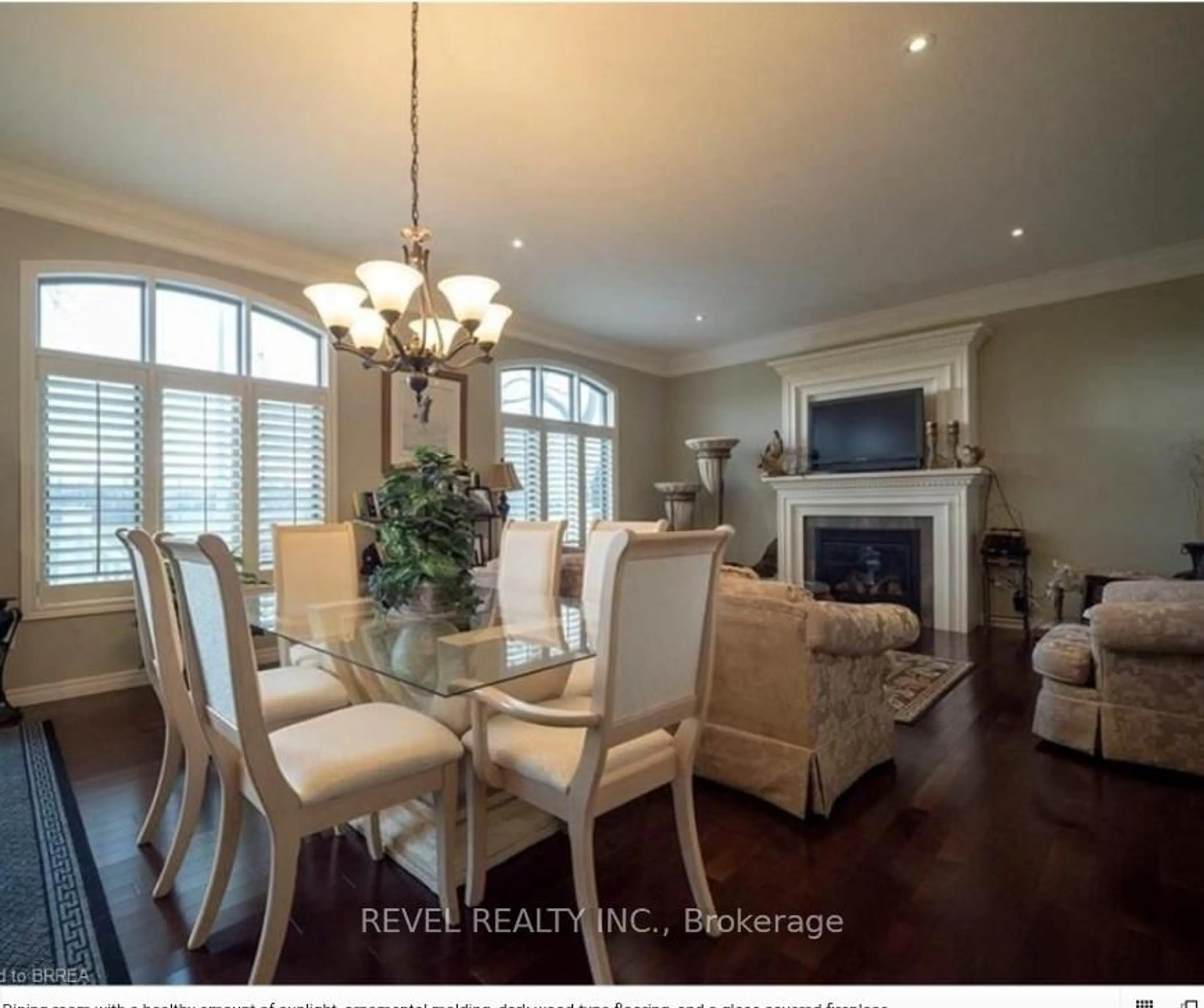 Dining room, wood/laminate floor for 68 Fairview Dr #10, Brantford Ontario N3R 2W9