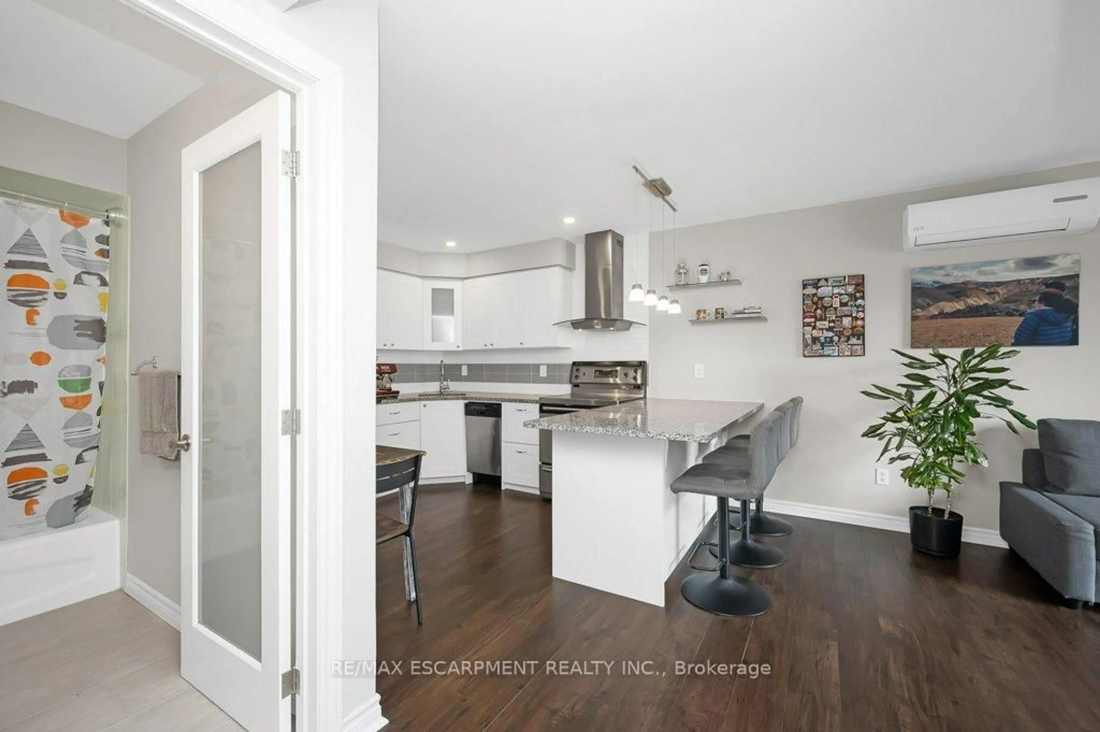 Open concept kitchen, unknown for 28 Victoria Ave #102, Hamilton Ontario L8L 5E1