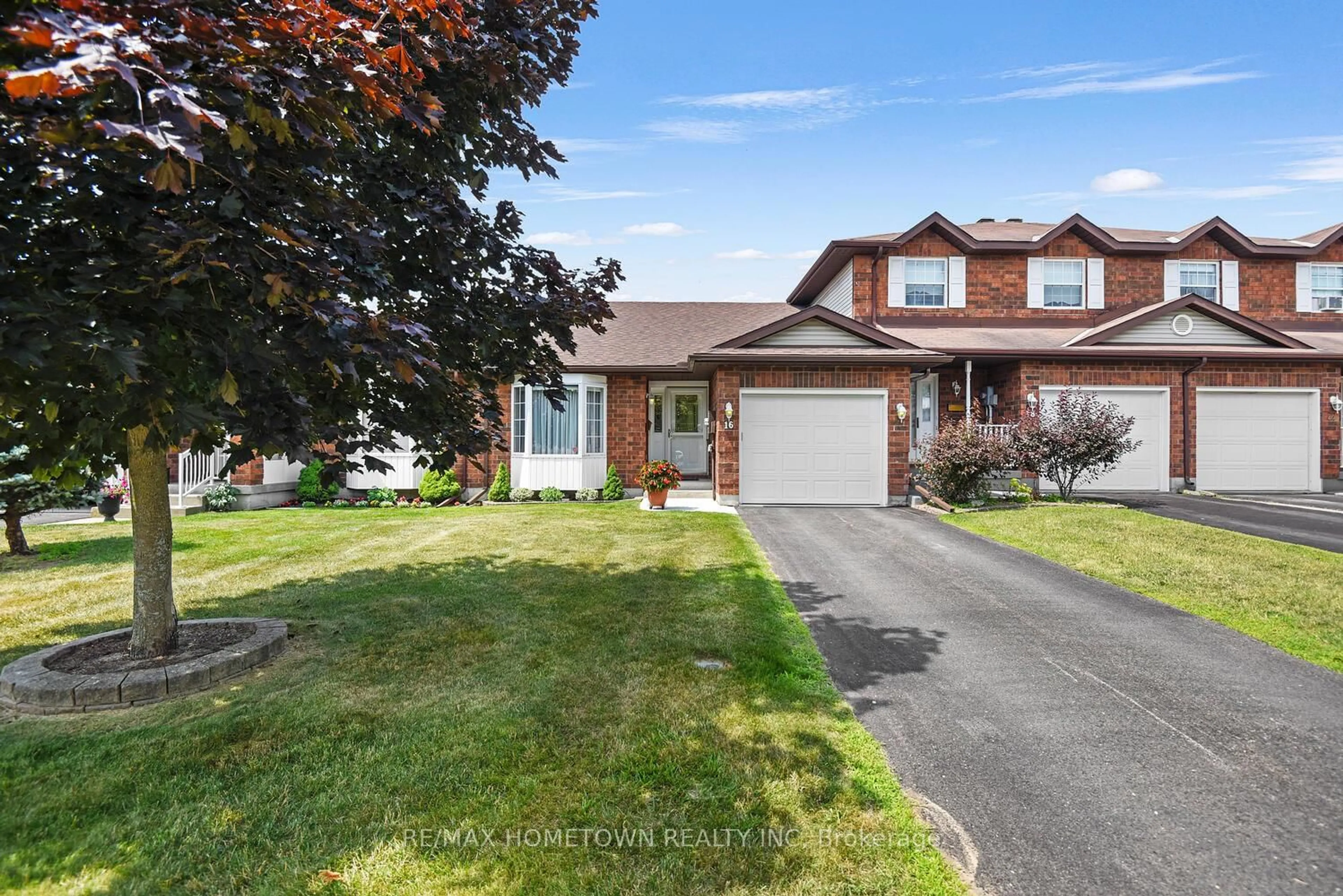 Home with vinyl exterior material, street for 16 Wilmot Young Pl, Brockville Ontario K6V 7H3