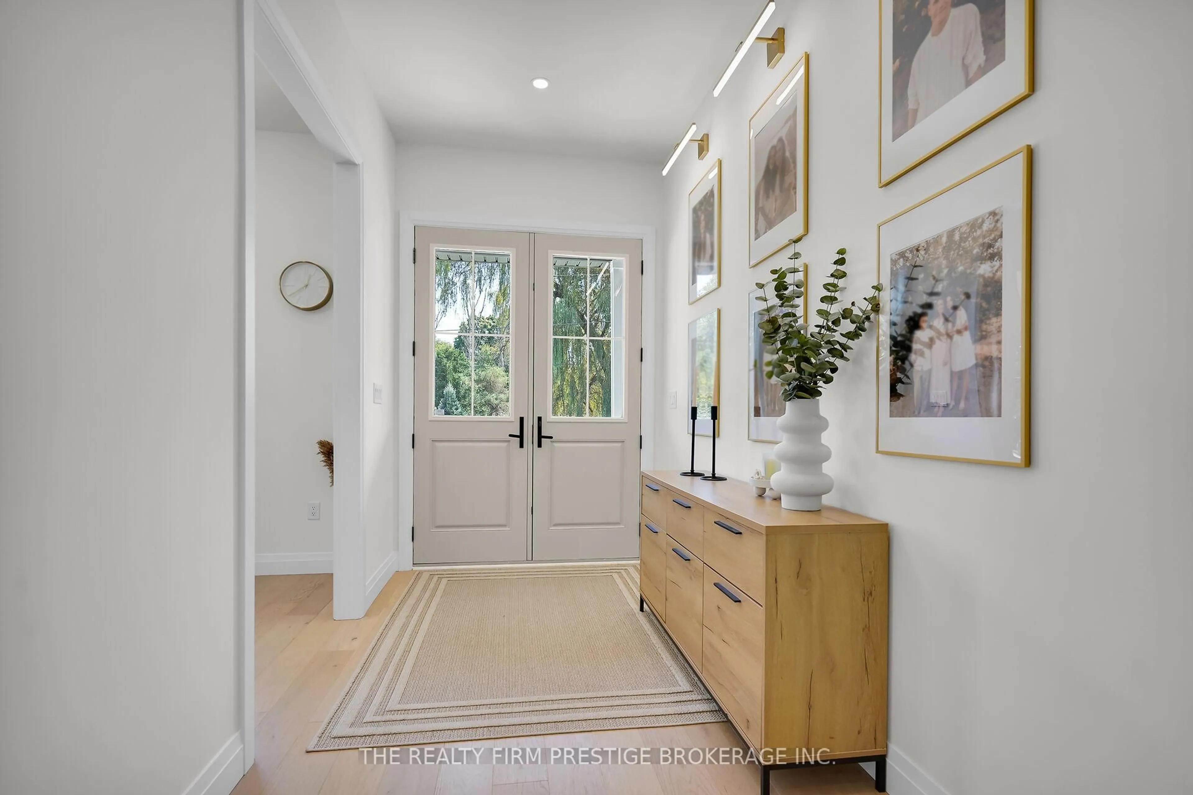Indoor entryway for 97 Simcoe Ave, Middlesex Centre Ontario N0L 1R0