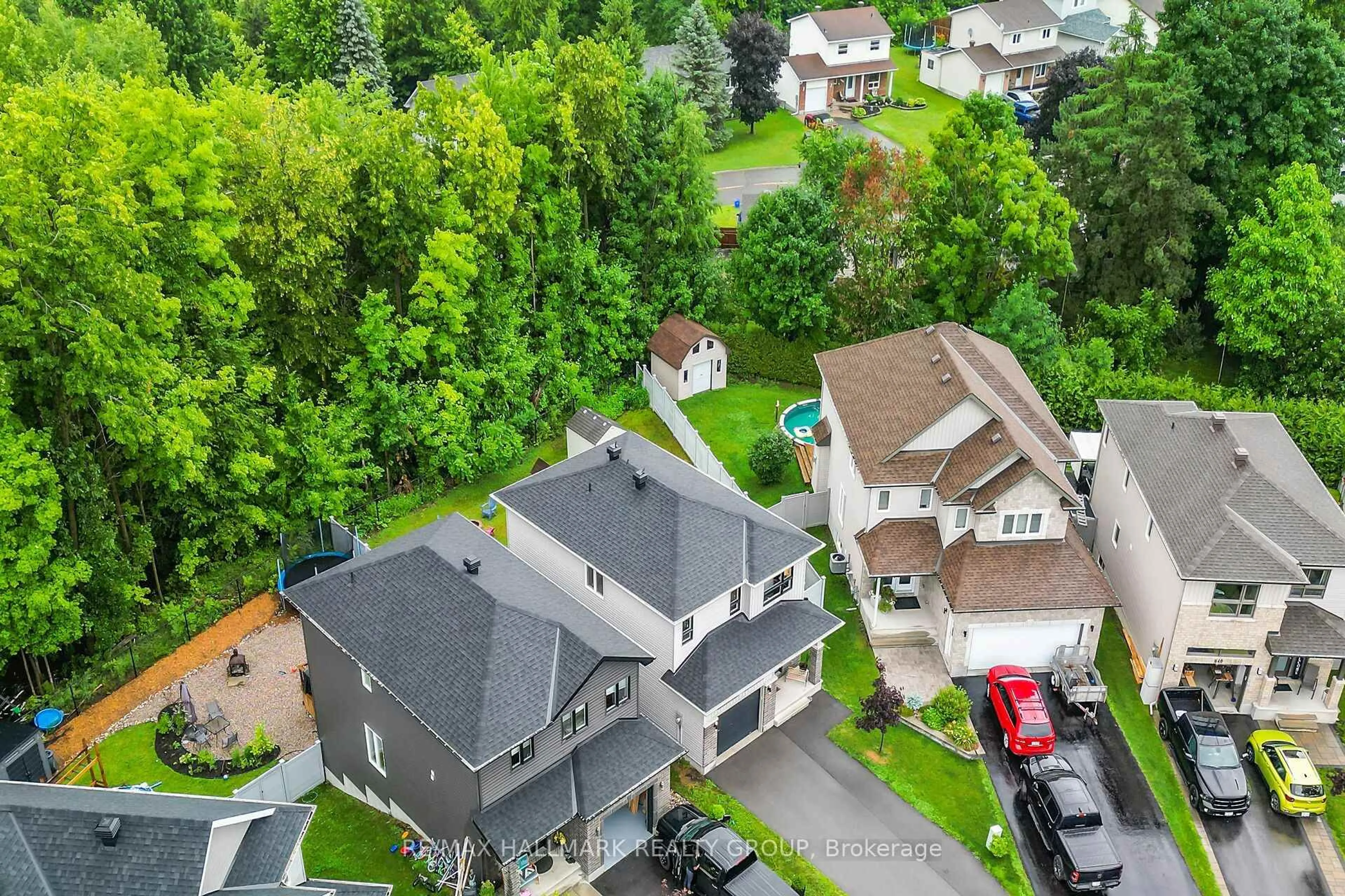 A pic from outside/outdoor area/front of a property/back of a property/a pic from drone, unknown for 648 Robert St, Clarence-Rockland Ontario K4K 1E8