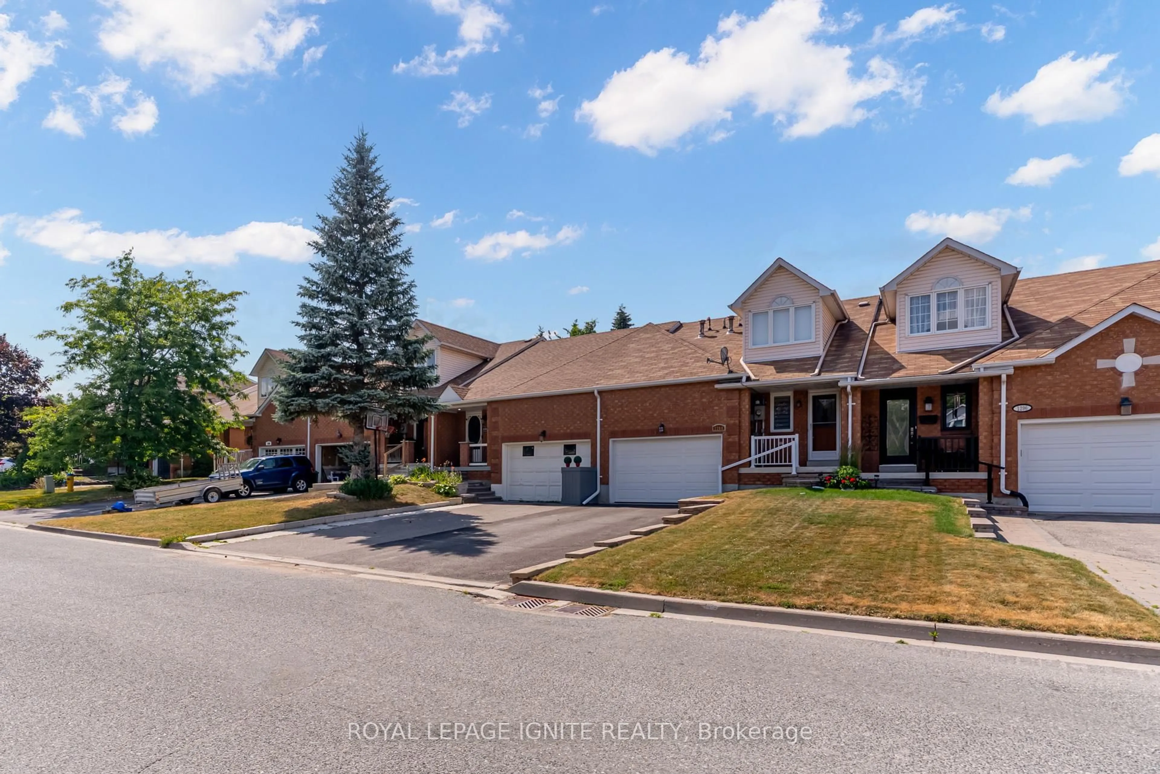 A pic from outside/outdoor area/front of a property/back of a property/a pic from drone, street for 1292 Eagle Cres, Peterborough West Ontario K9K 2K6