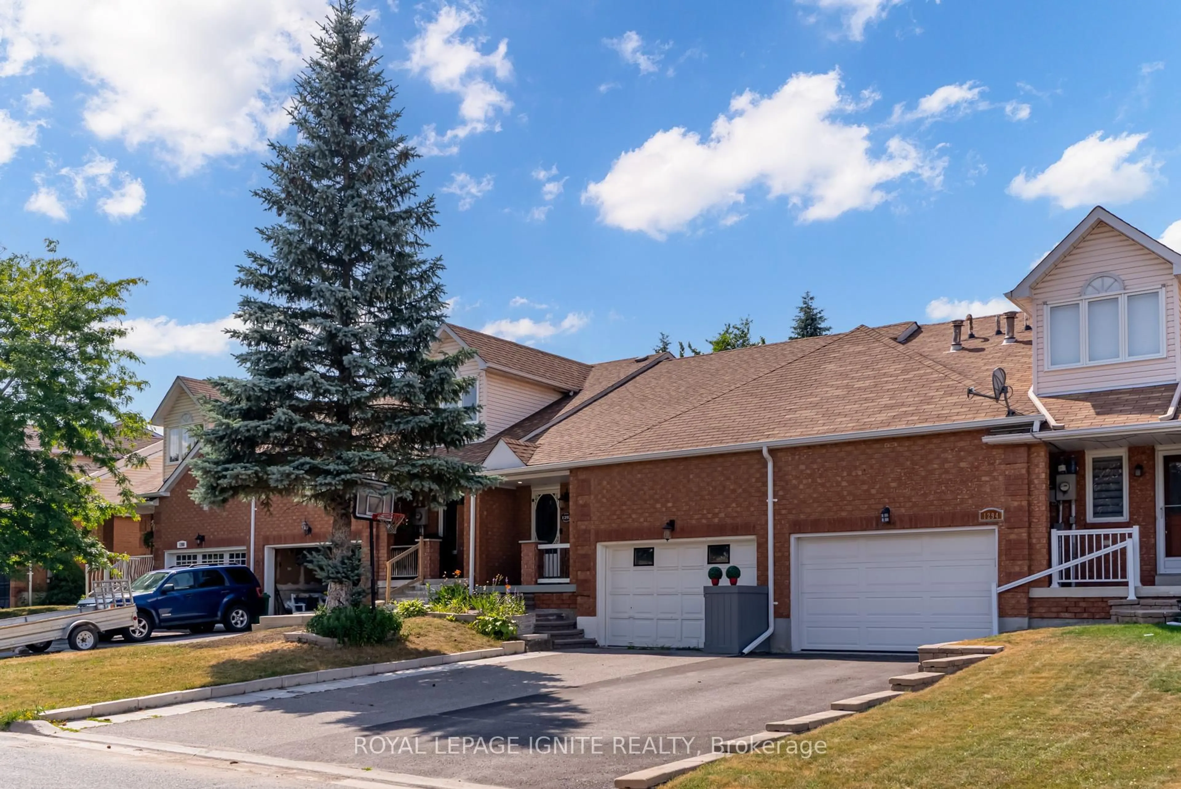 A pic from outside/outdoor area/front of a property/back of a property/a pic from drone, street for 1292 Eagle Cres, Peterborough West Ontario K9K 2K6