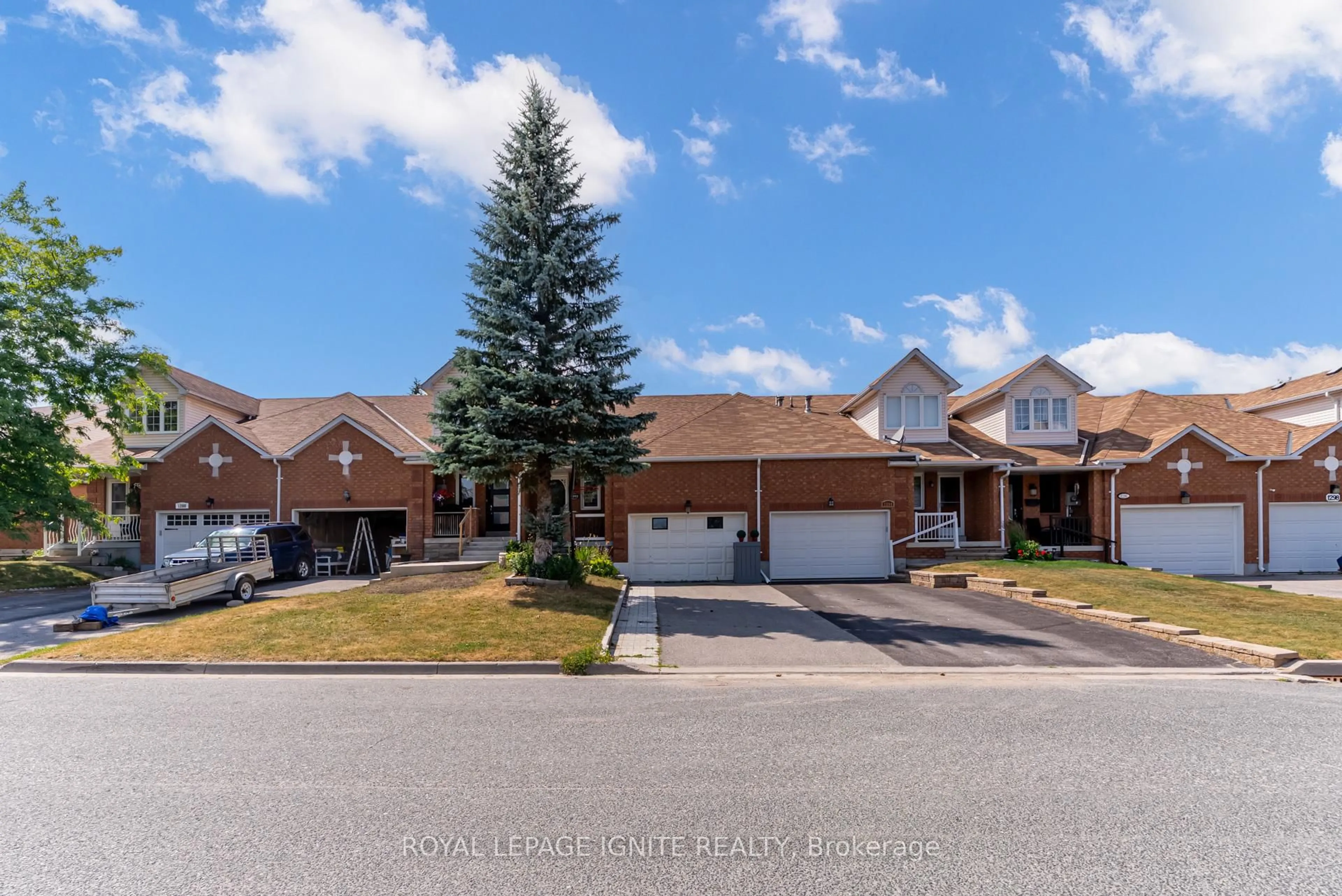 A pic from outside/outdoor area/front of a property/back of a property/a pic from drone, street for 1292 Eagle Cres, Peterborough West Ontario K9K 2K6