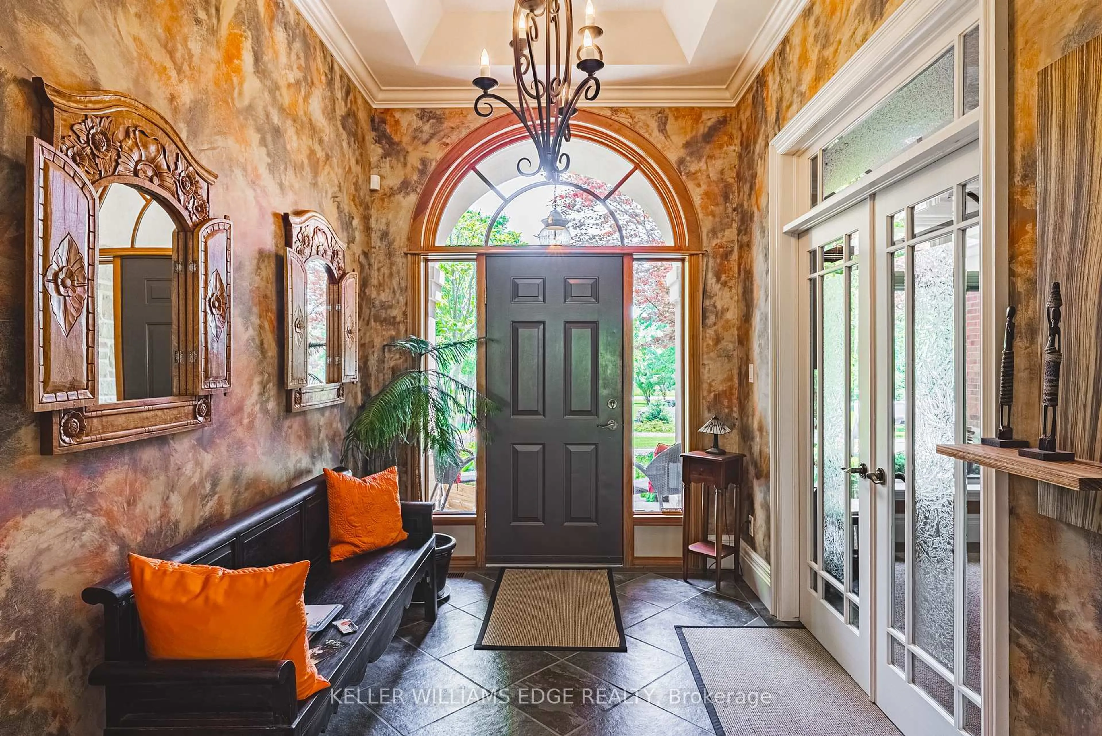 Indoor entryway for 1333 Concession 6 Rd, Hamilton Ontario L8B 1N5