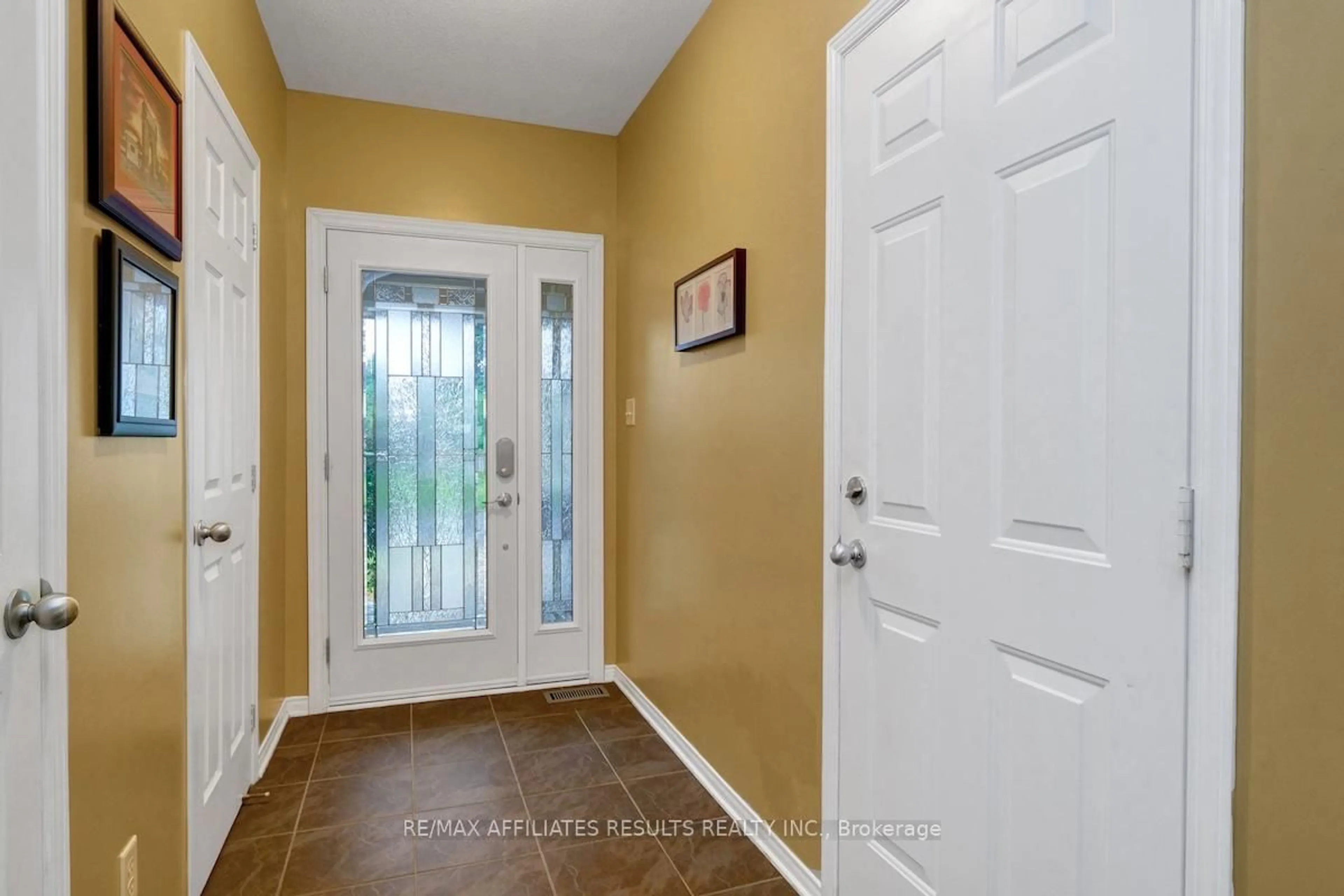 Indoor entryway for 310 Silbrass Private, Ottawa Ontario K2J 5M5