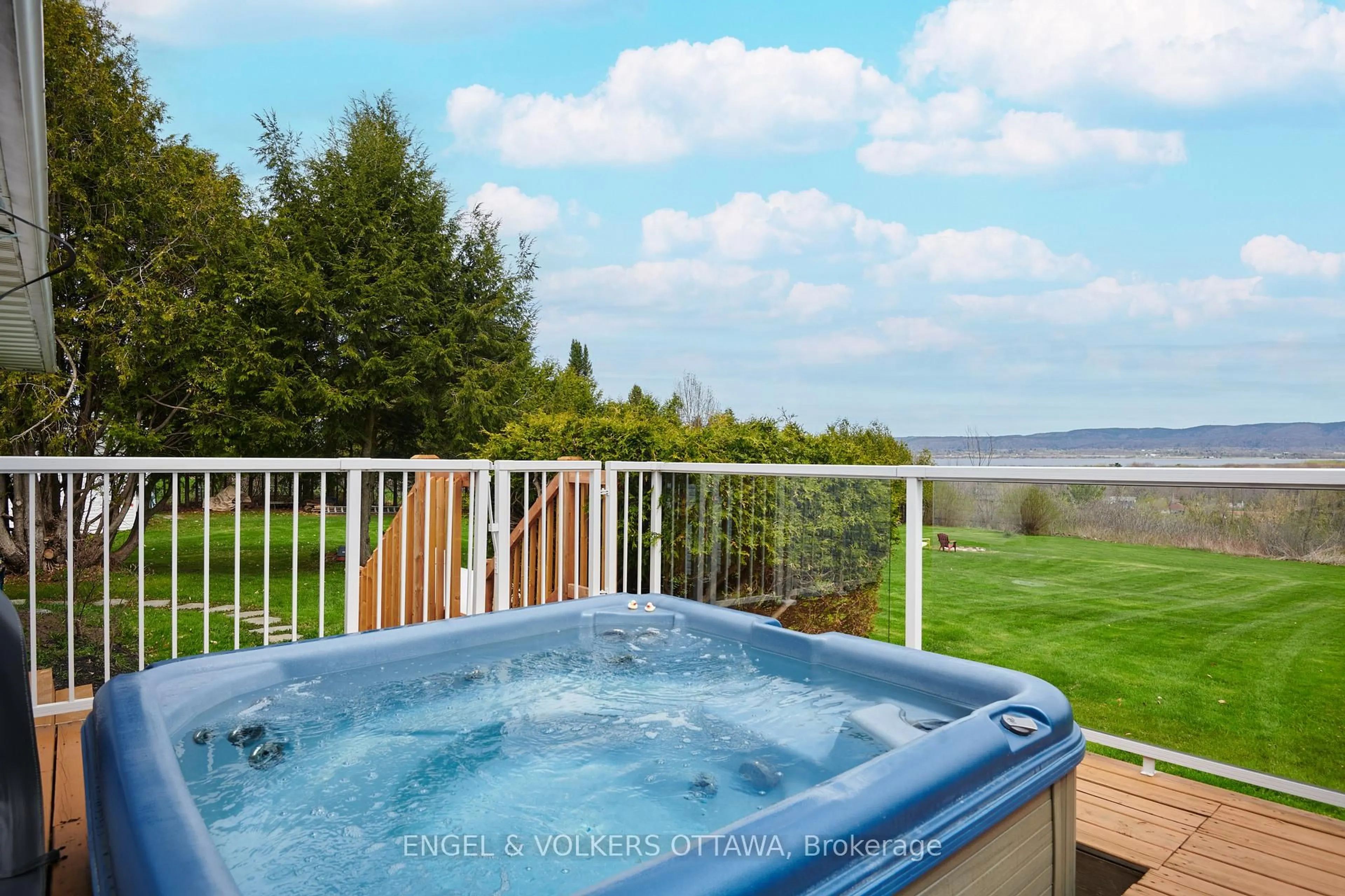 Patio, water/lake/river/ocean view for 122 Colonel Nicholson Lane, Ottawa Ontario K0A 3M0