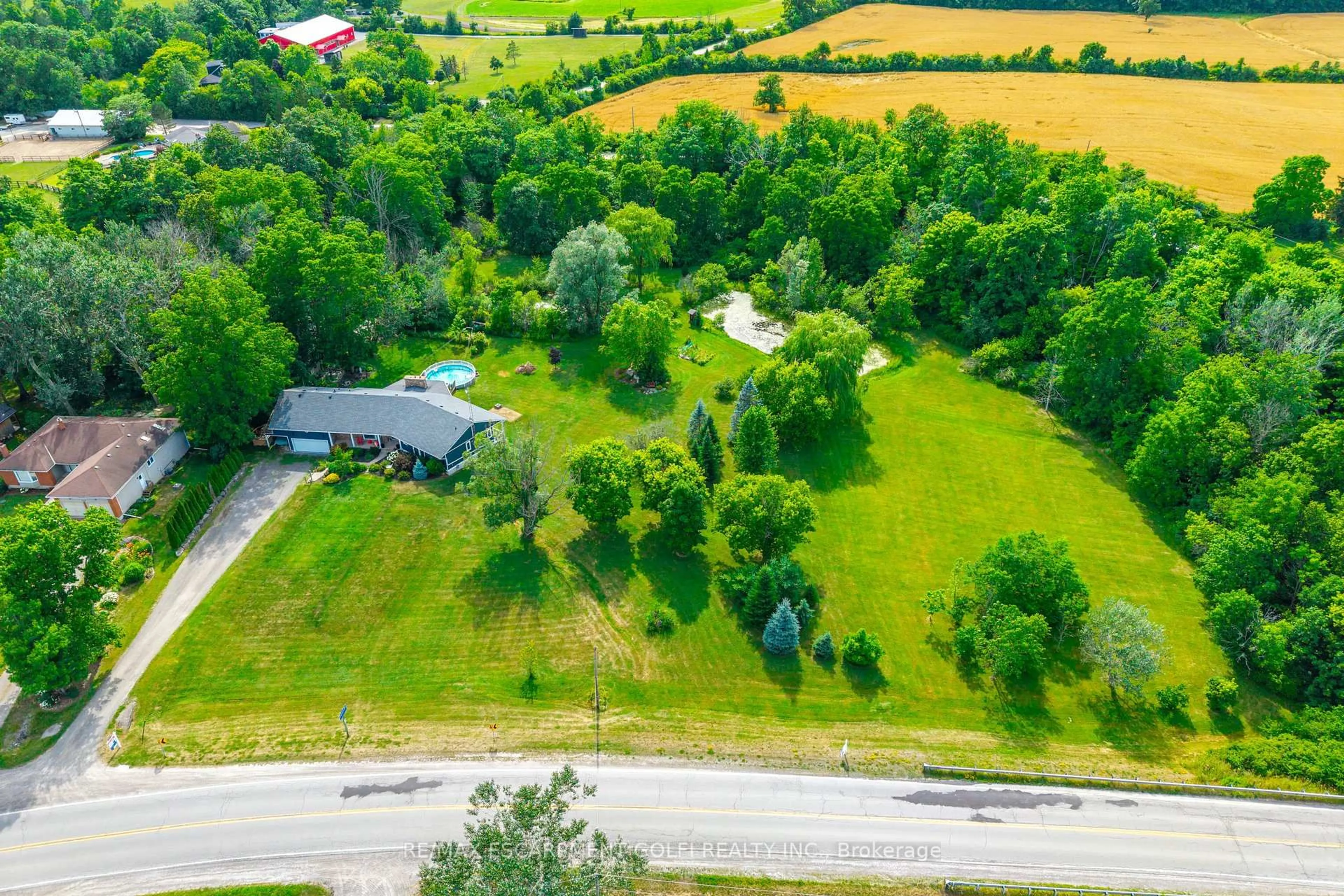 A pic from outside/outdoor area/front of a property/back of a property/a pic from drone, unknown for 864 Caistorville Rd, West Lincoln Ontario N0A 1C0