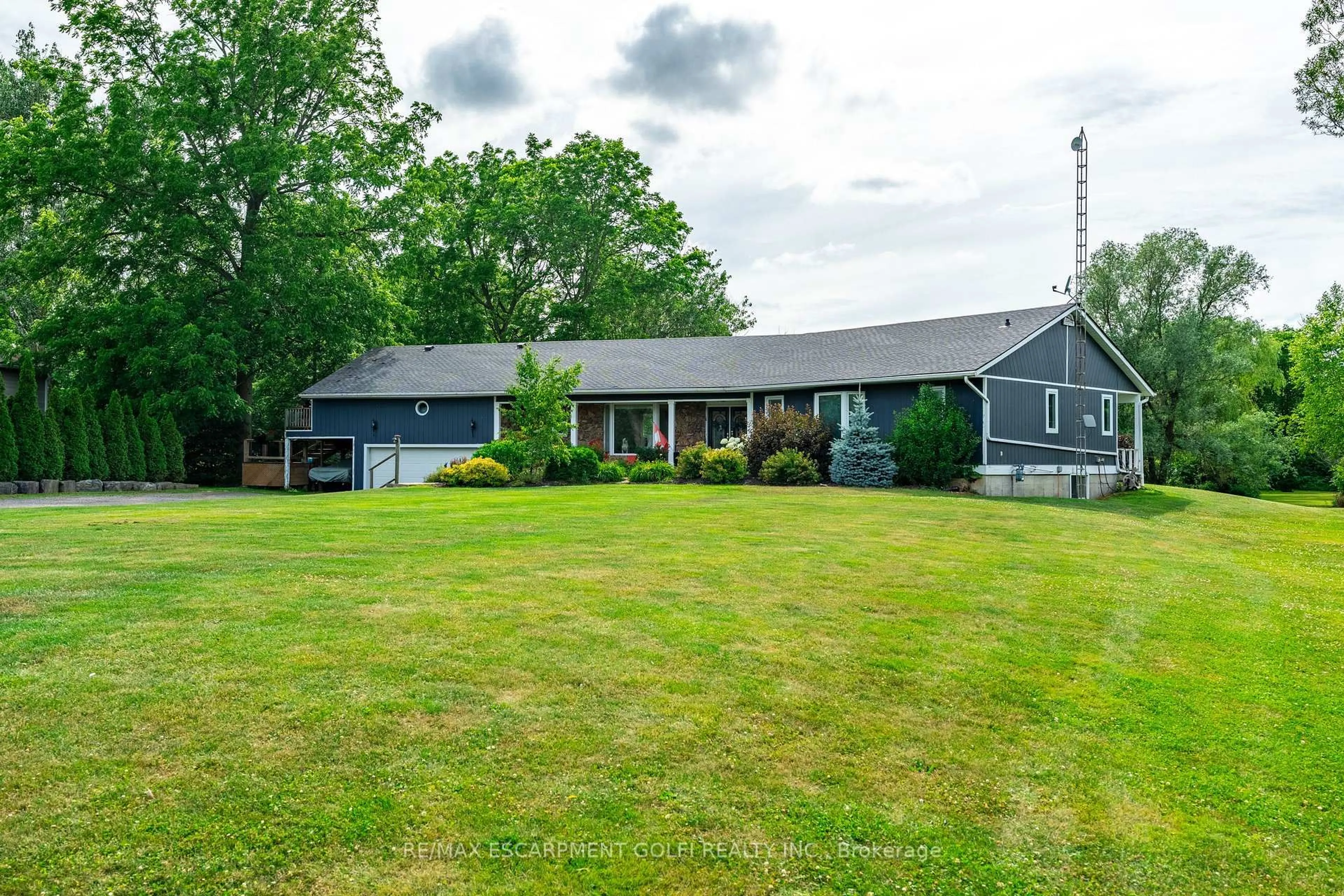 A pic from outside/outdoor area/front of a property/back of a property/a pic from drone, unknown for 864 Caistorville Rd, West Lincoln Ontario N0A 1C0