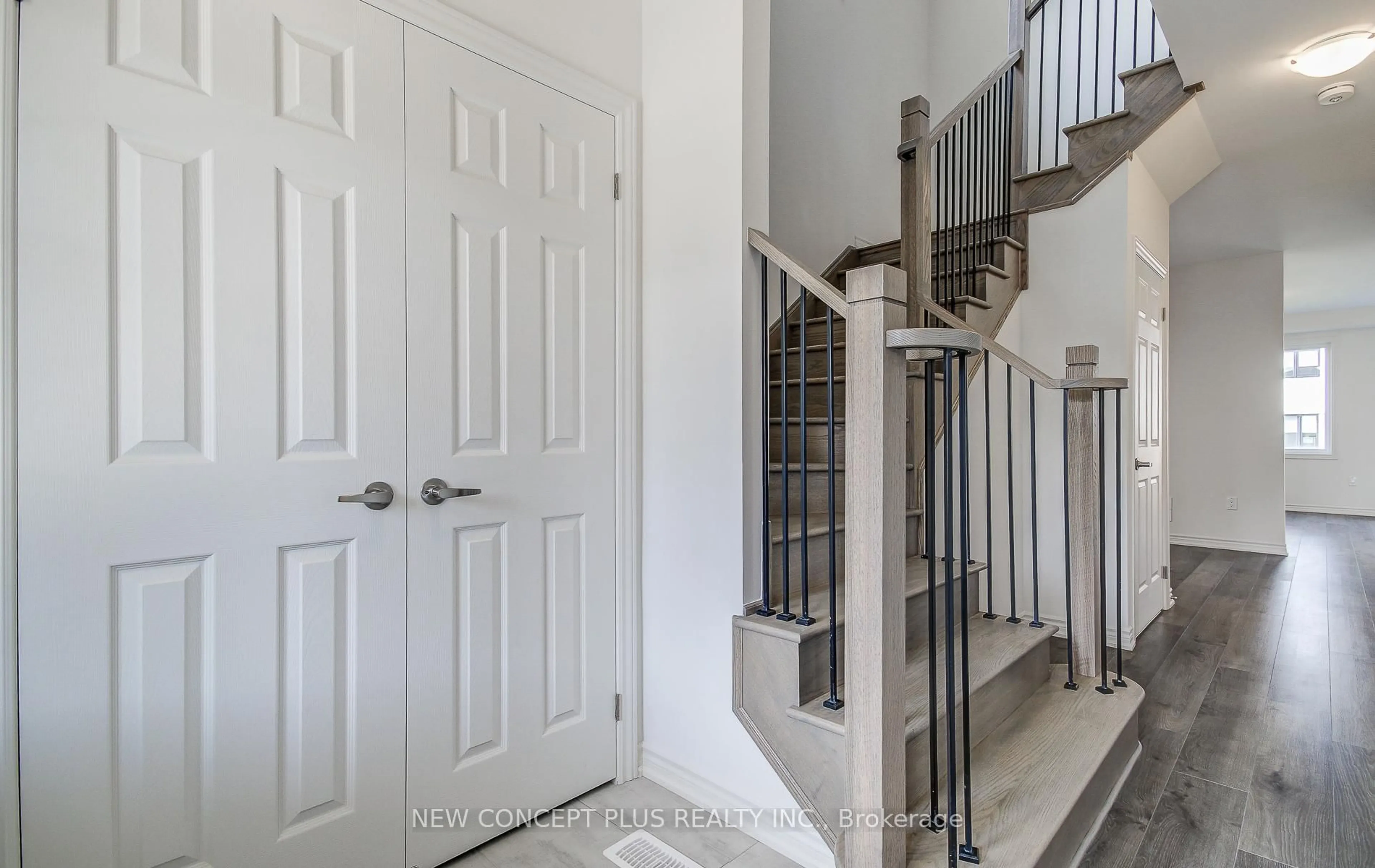 Indoor entryway for 81 Prest Way, Centre Wellington Ontario N1M 0K1