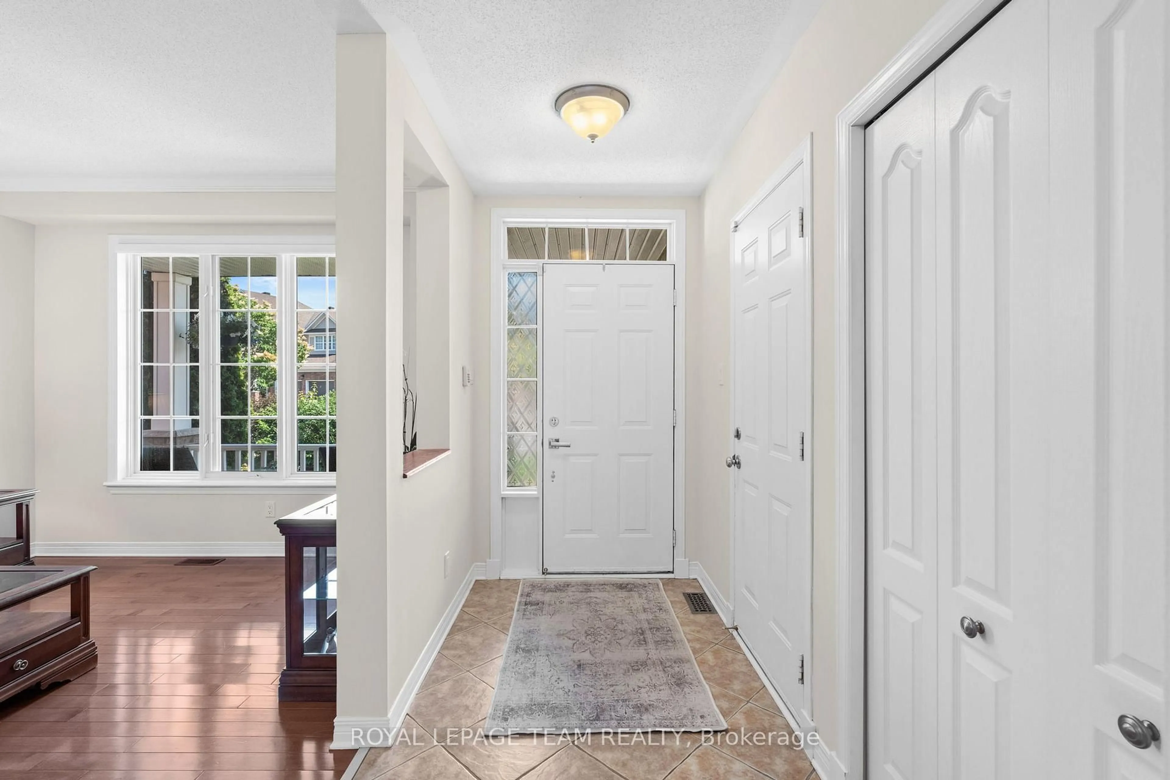 Indoor entryway for 7 Ash Valley Ave, Barrhaven Ontario K2G 6V3