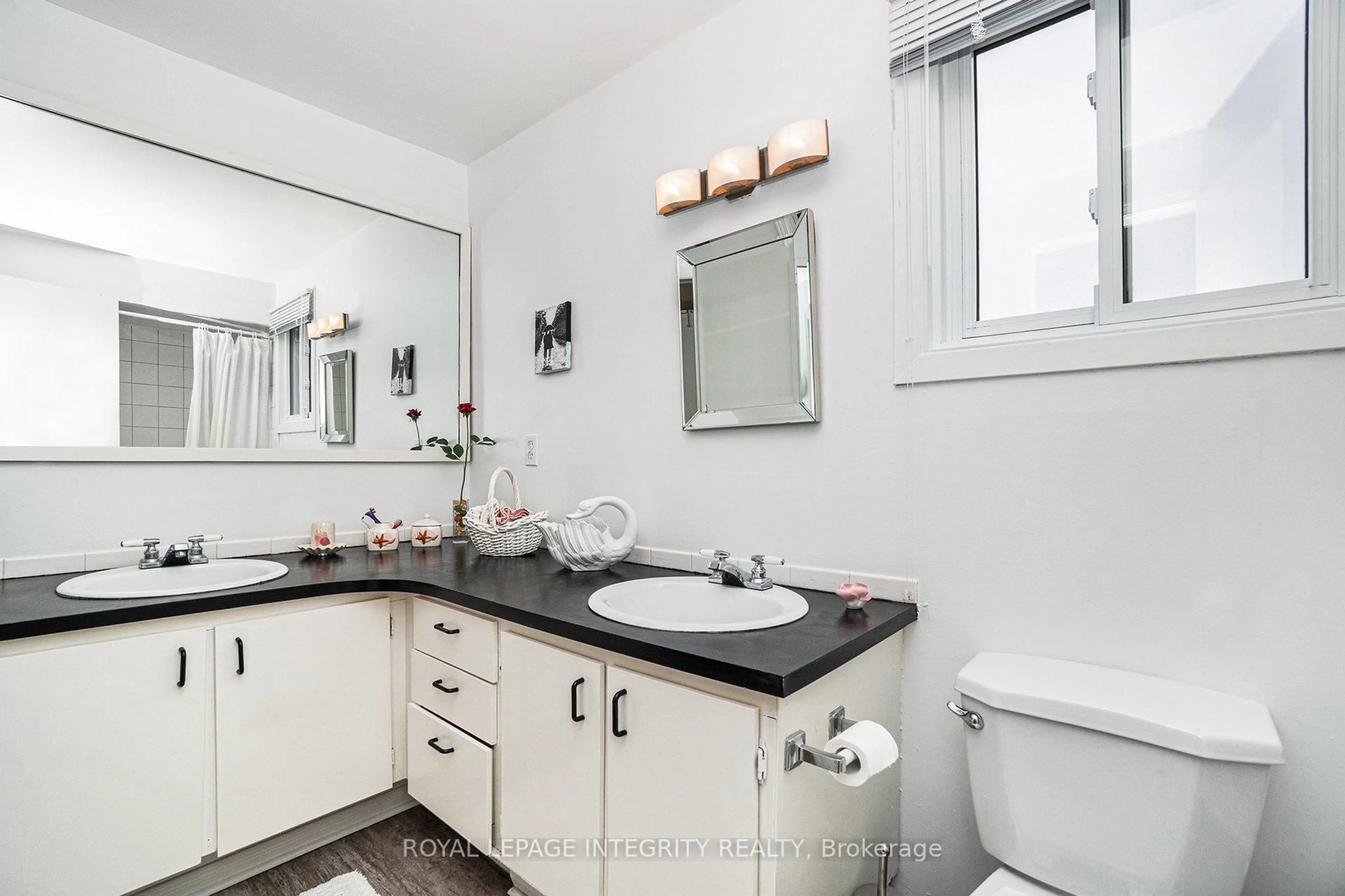 Standard bathroom, ceramic/tile floor for 6 Sweetbriar Circ #7, Ottawa Ontario K2J 2K4