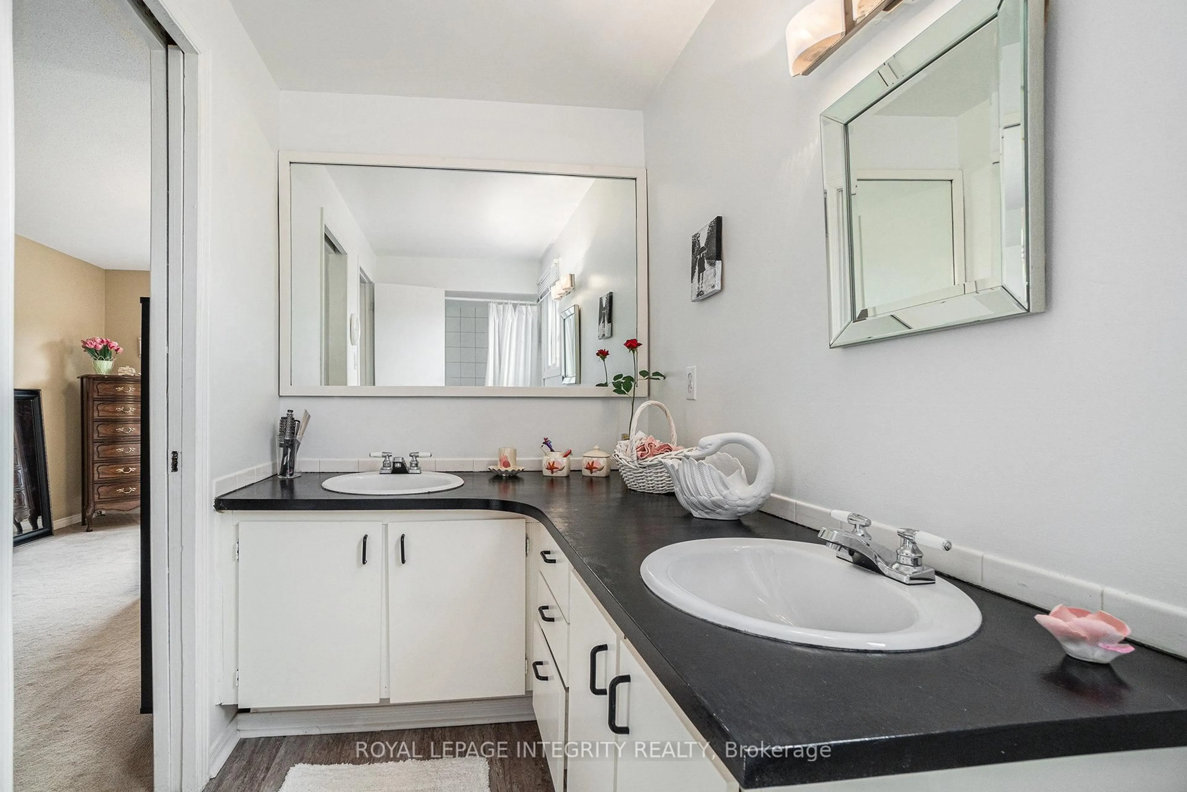 Standard bathroom, ceramic/tile floor for 6 Sweetbriar Circ #7, Ottawa Ontario K2J 2K4
