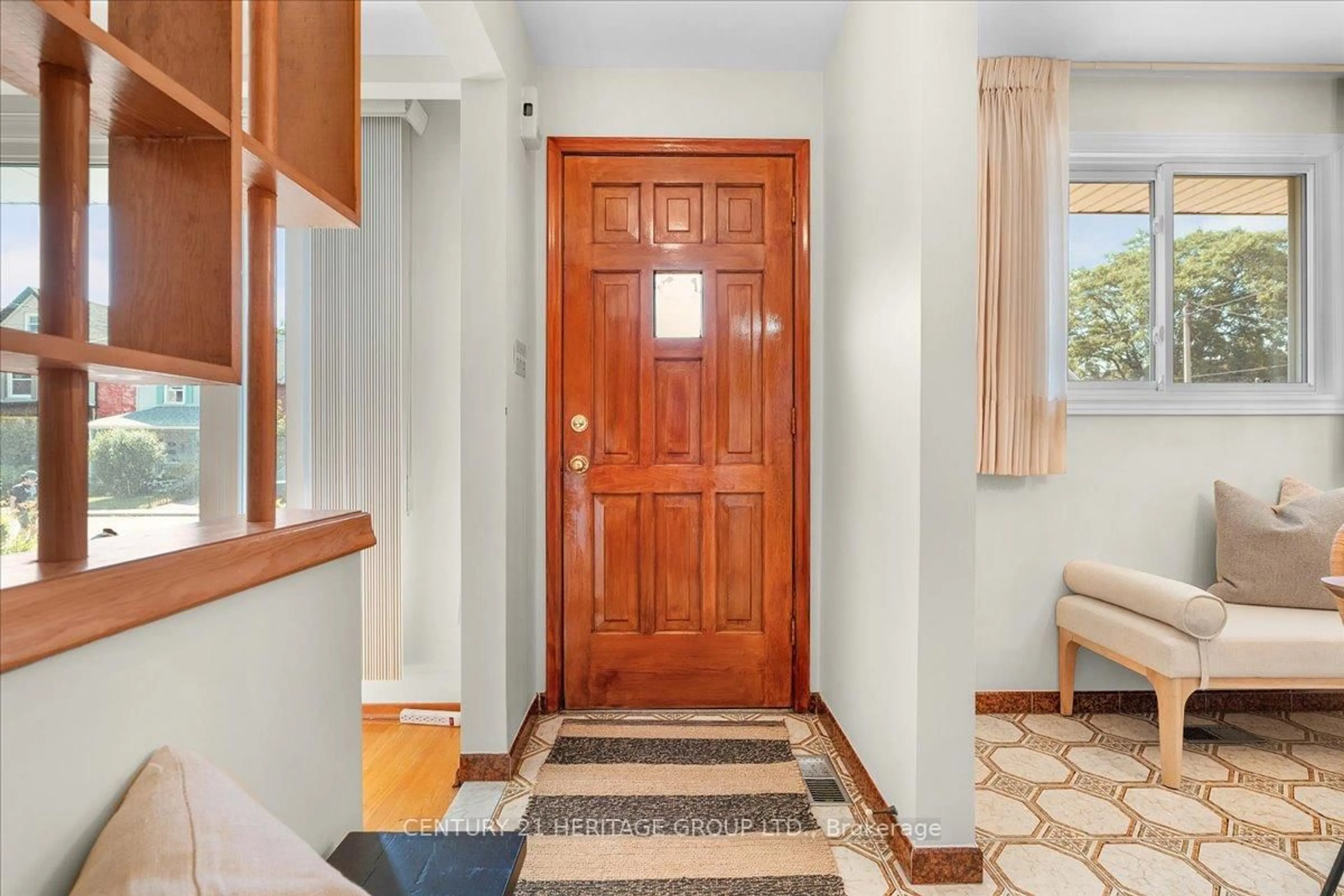 Indoor entryway for 124 Tisdale St, Hamilton Ontario L8L 5M6