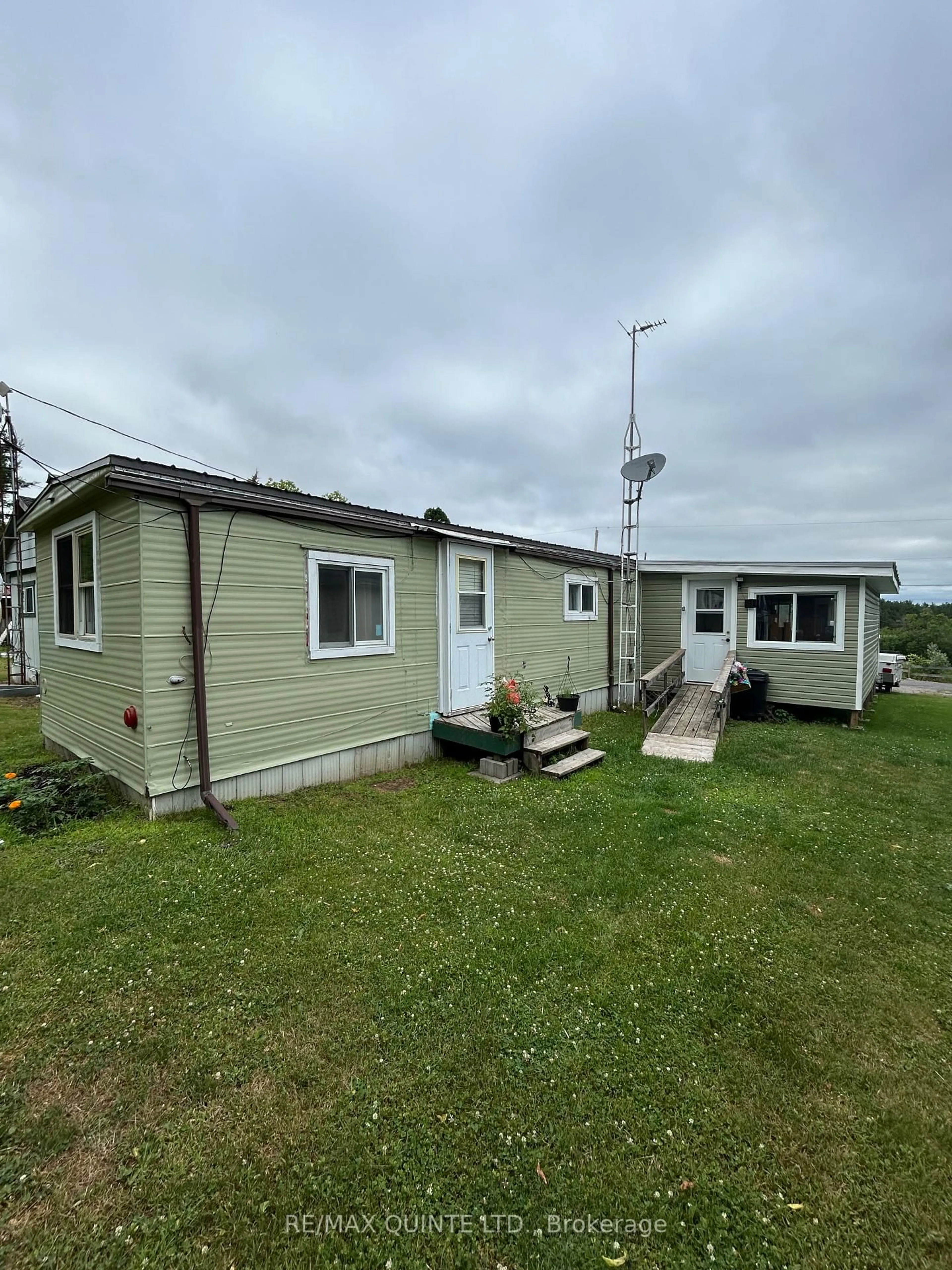 A pic from outside/outdoor area/front of a property/back of a property/a pic from drone, building for 223B Clare St, Thomasburg Ontario K0K 3H0